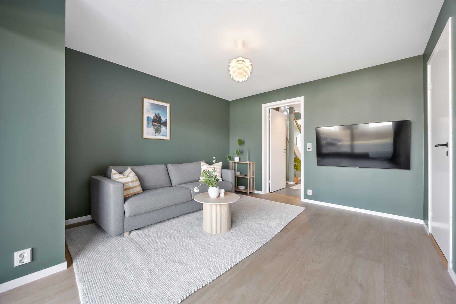 Hele 1.etasjen har varme i gulvet Galleribilde