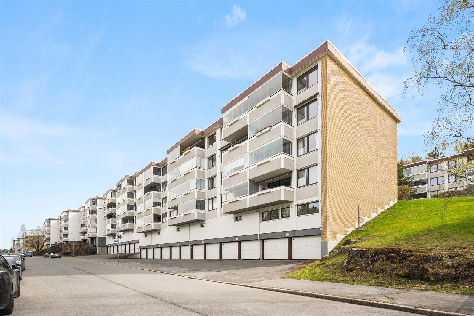 Leiligheten ligger i en høy førsteetasje. Galleribilde