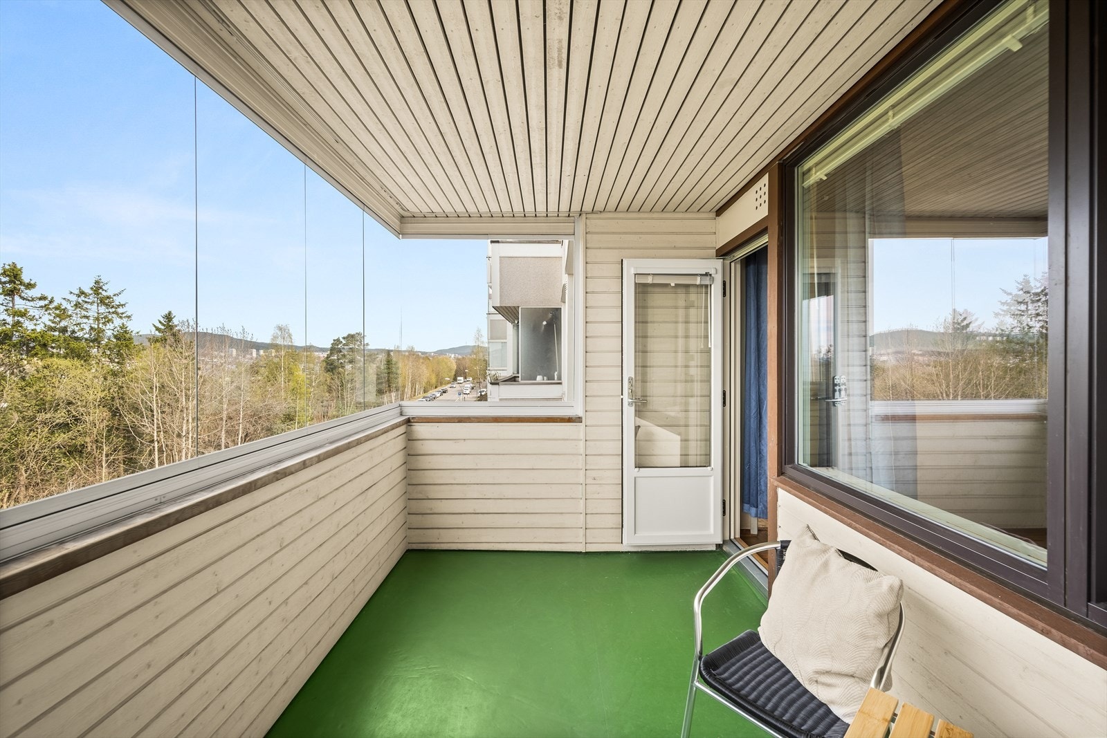 Balkongen er på 8 m² med fantastiske solforhold midtsommers. Galleribilde