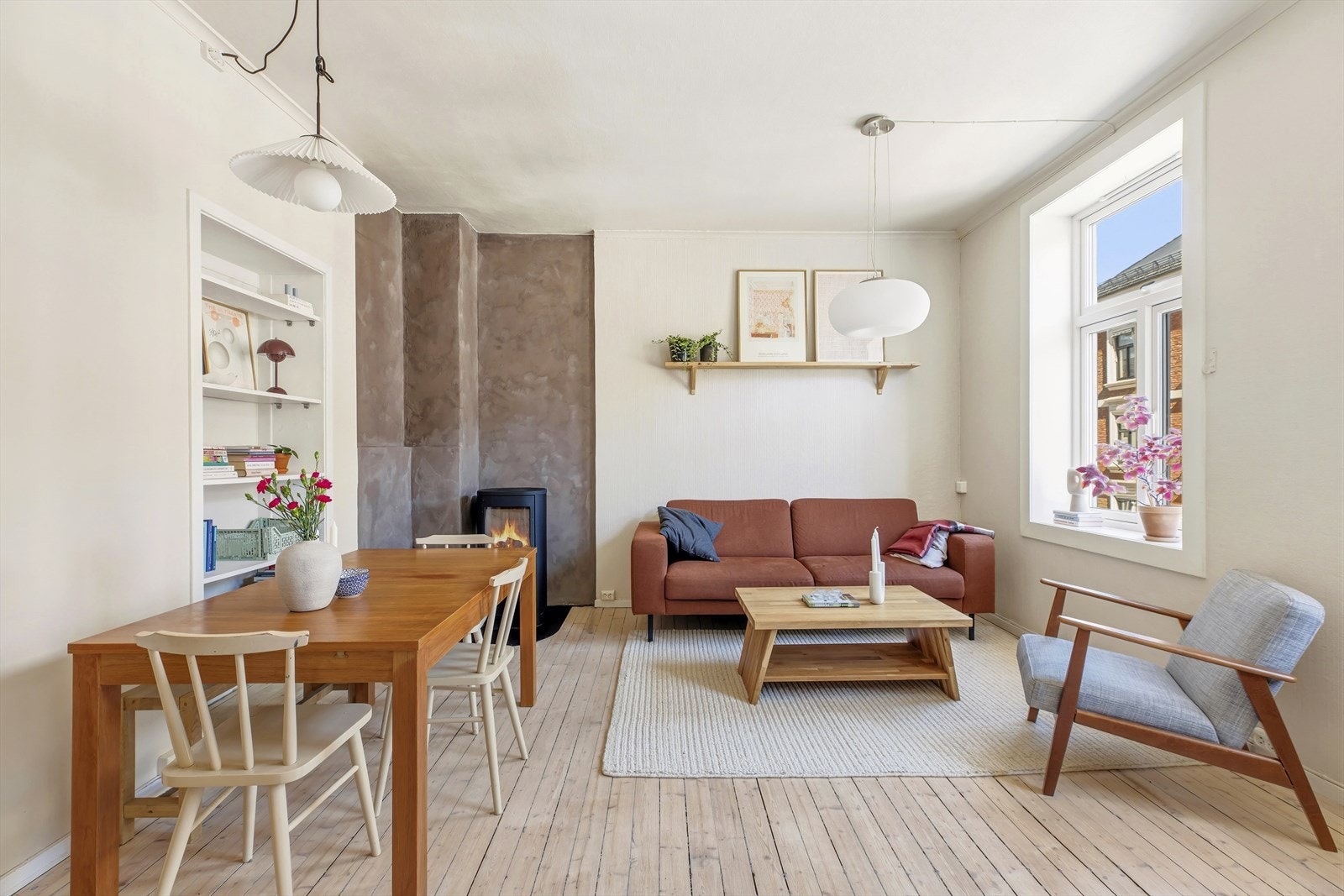 Dette er en lys og sjarmerende 3-roms andelsleilighet med attraktiv beliggenhet på Rodeløkka. Galleribilde
