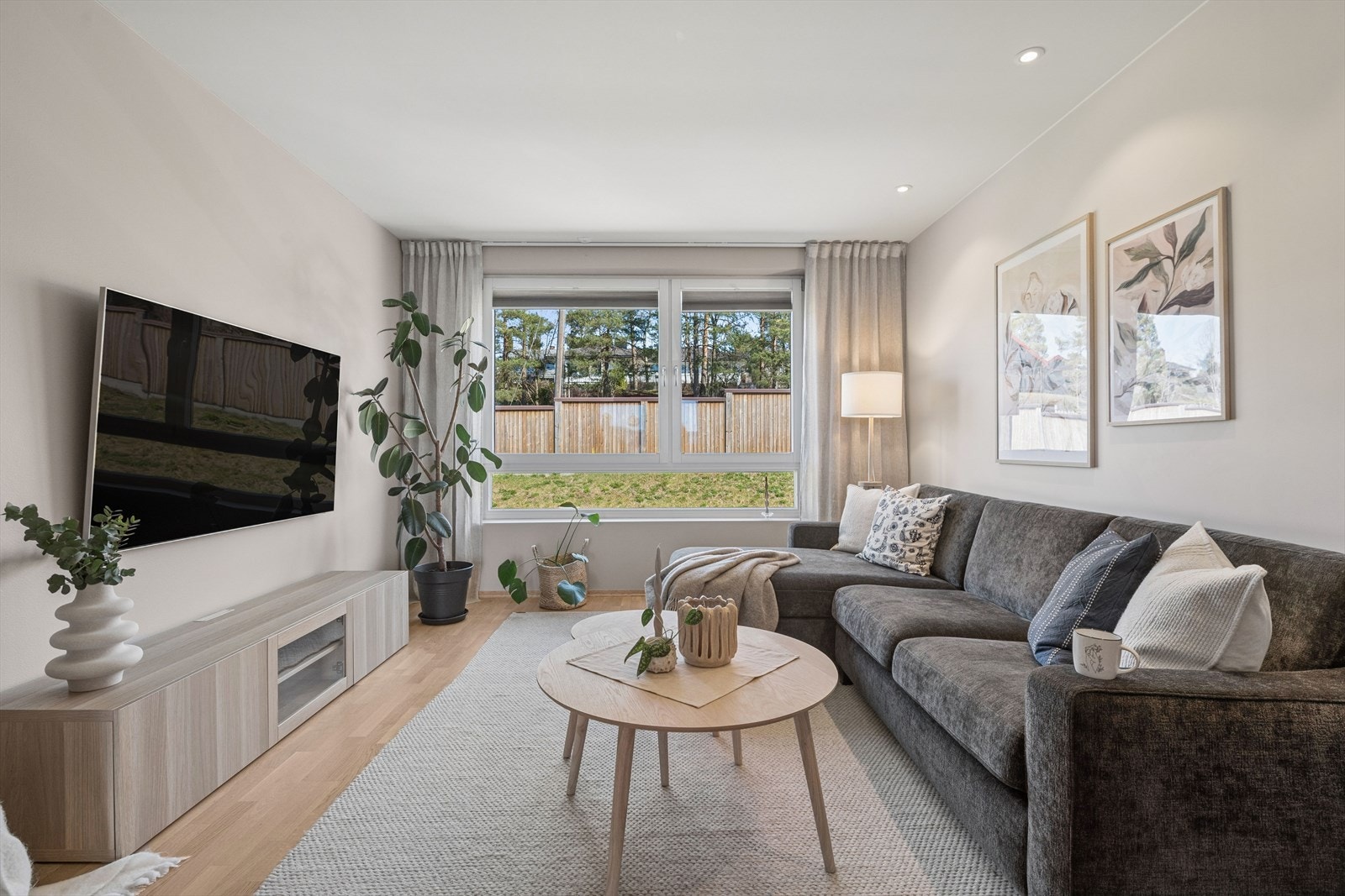 Hele boligen er utstyrt med balansert ventilasjon, som bidrar til et sunt og stabilt inneklima. Galleribilde