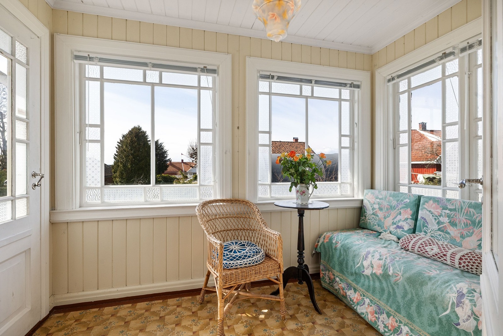 Glassveranda som gir gode lysflater og oversikt over uteområdet. Galleribilde