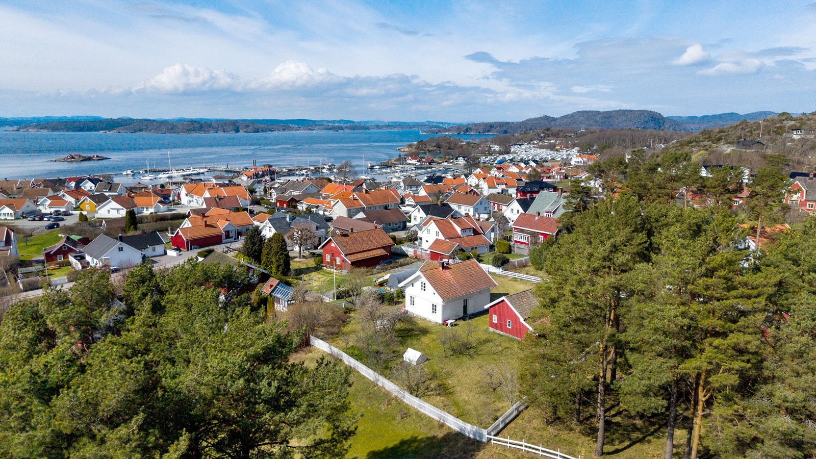 Området er kystnært og har nydelige turmuligheter og bademuligheter. Galleribilde
