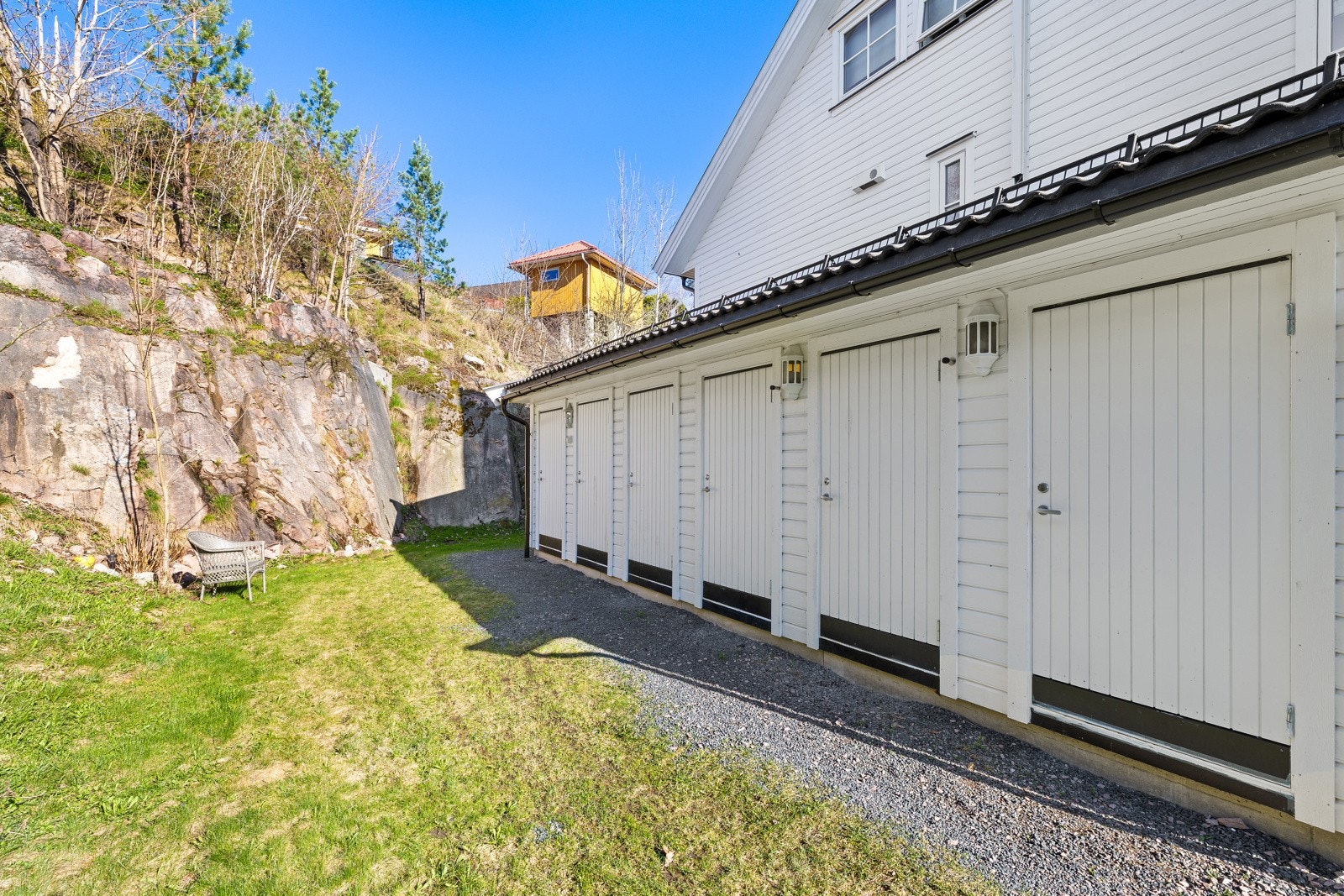 Sportsbod for ski, vinterdekk, diverse utstyr. Galleribilde