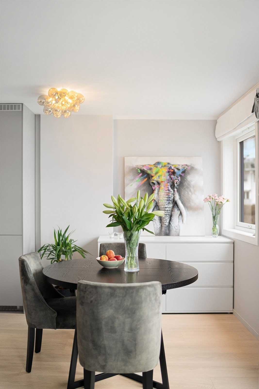 Detaljene bidrar til den moderne og innbydende følelsen. Galleribilde