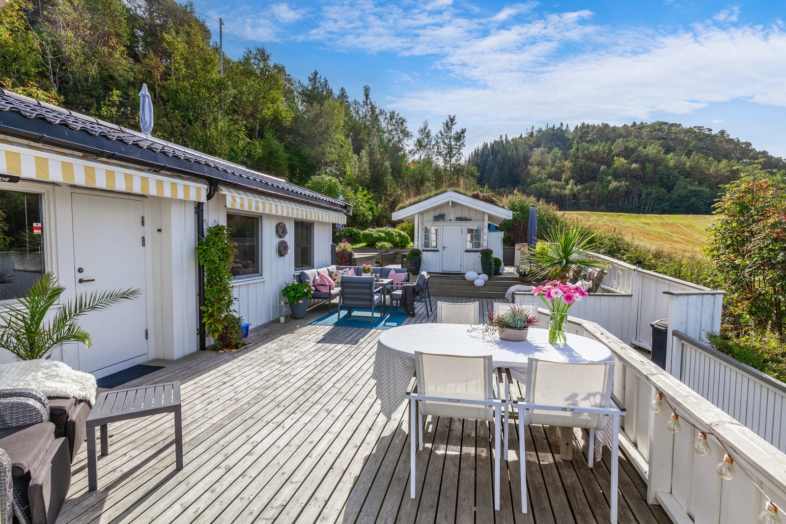 Terrasse/balkong er omtrent på hele 190 kvm! Galleribilde