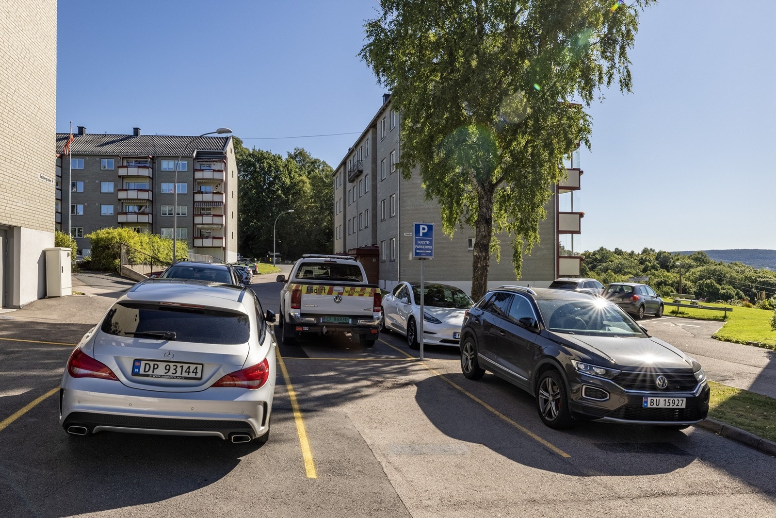 Det er også flere plasser avsatt til gjesteparkering Galleribilde