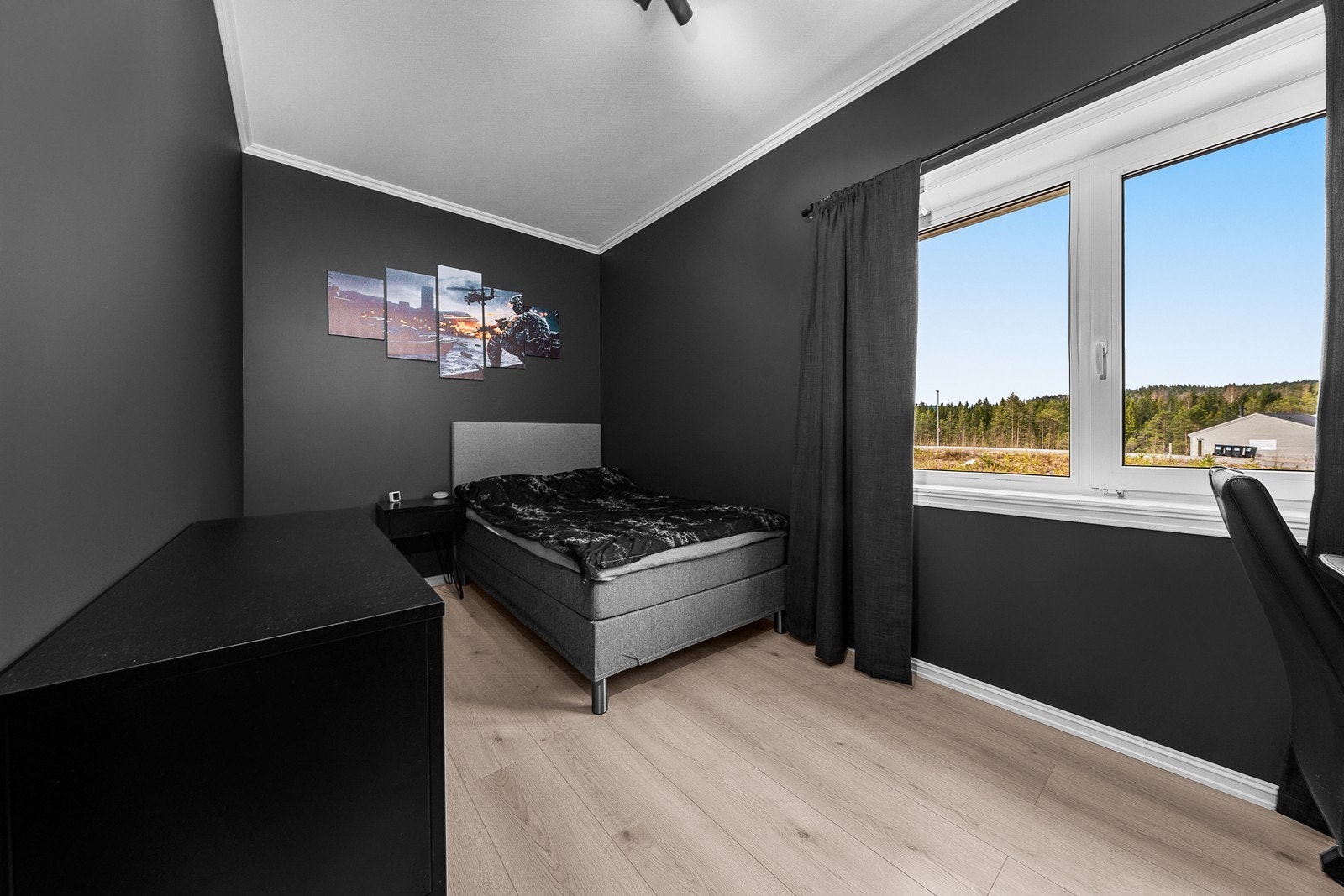 Et allsidig rom som passer utmerket som kontor eller gjesterom. Galleribilde
