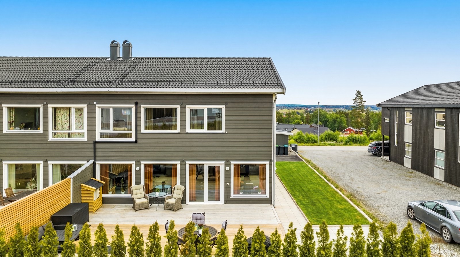 Utsikt fra terrassen mot nærområdet. Galleribilde