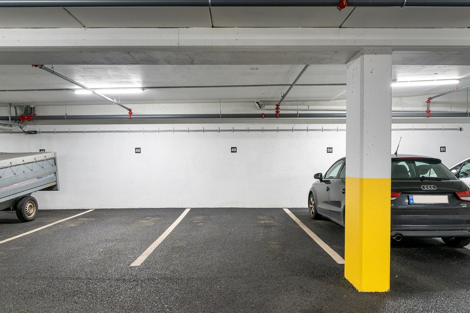 Fast parkeringsplass i lukket anlegg Galleribilde