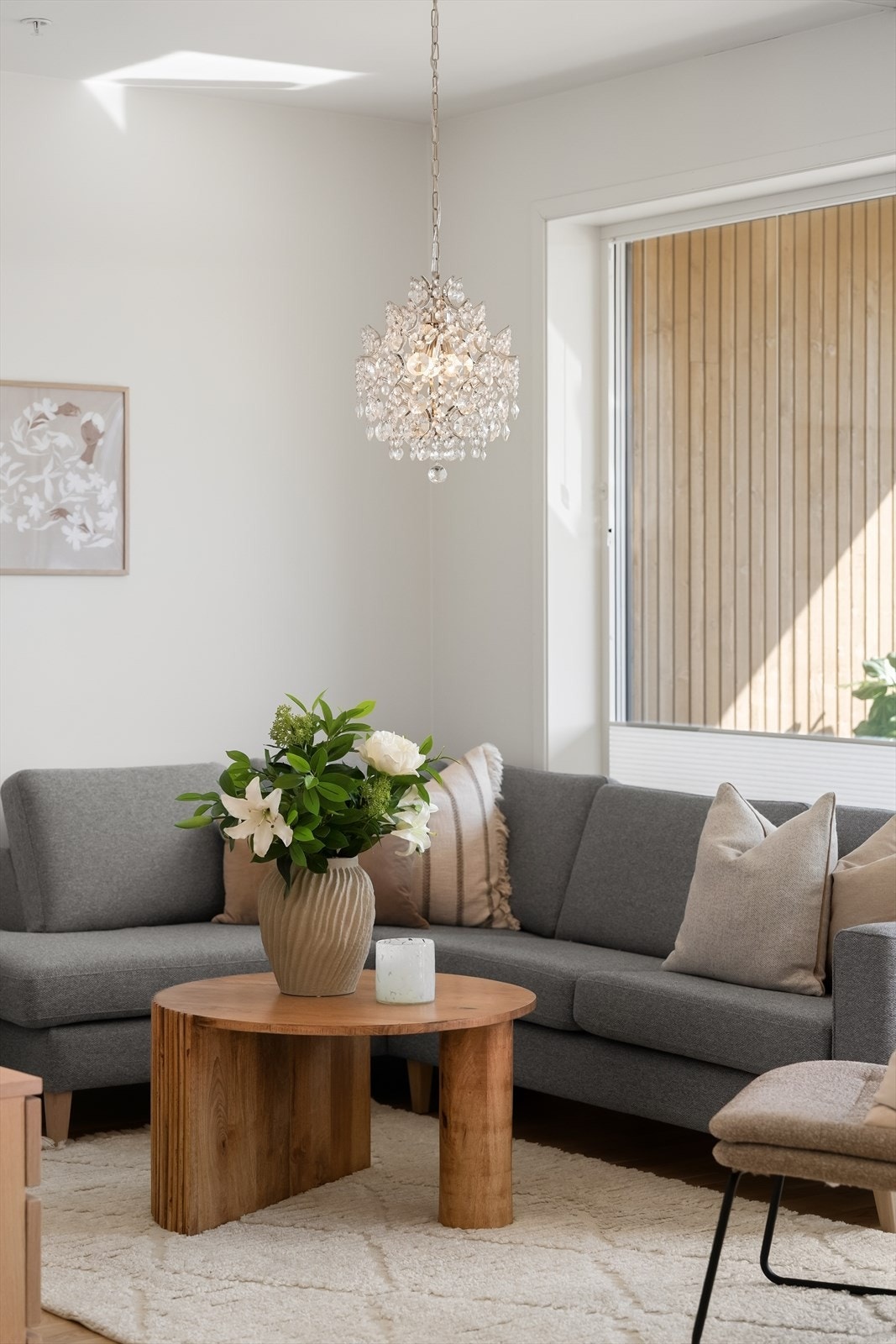 Vannbåren varme via en viftekonvektor i stuen sørger for effektiv og behagelig oppvarming. Galleribilde