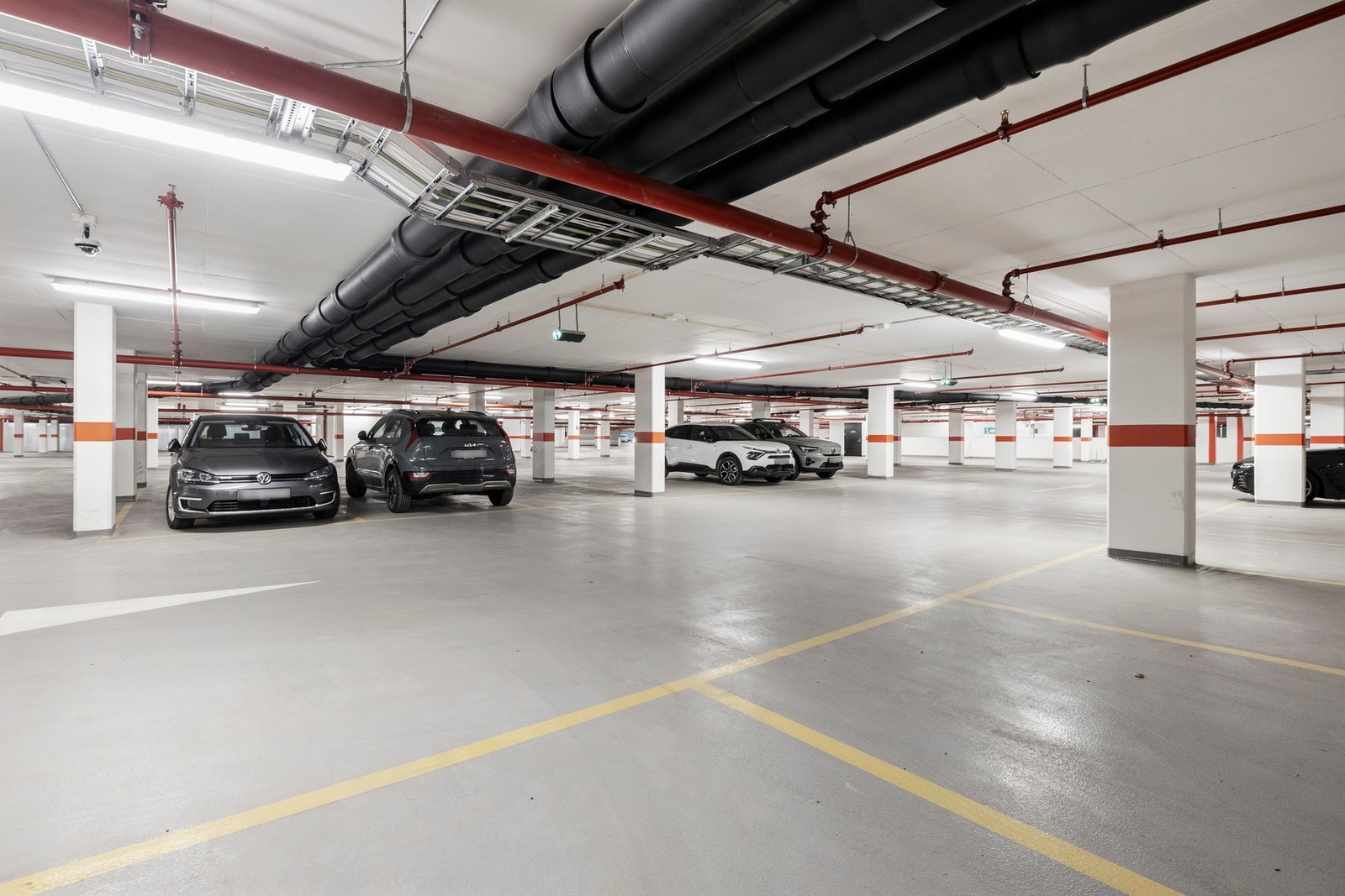 Det er også passasje gjennom garasjen til Triaden Storsenter. Galleribilde