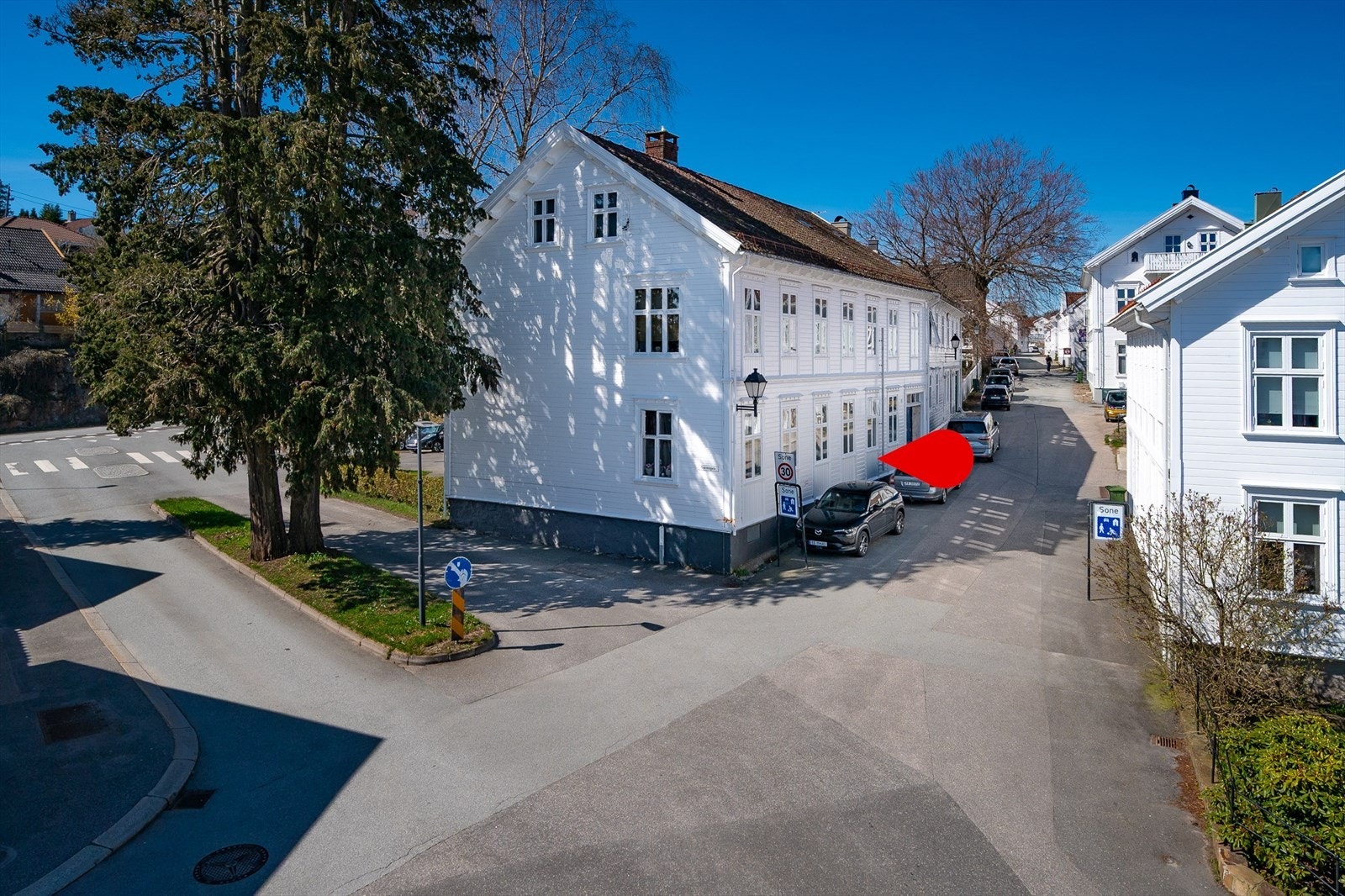 Stian Larsen v/Eiendomsmegler 1 presenterer Øvregate 1 Galleribilde