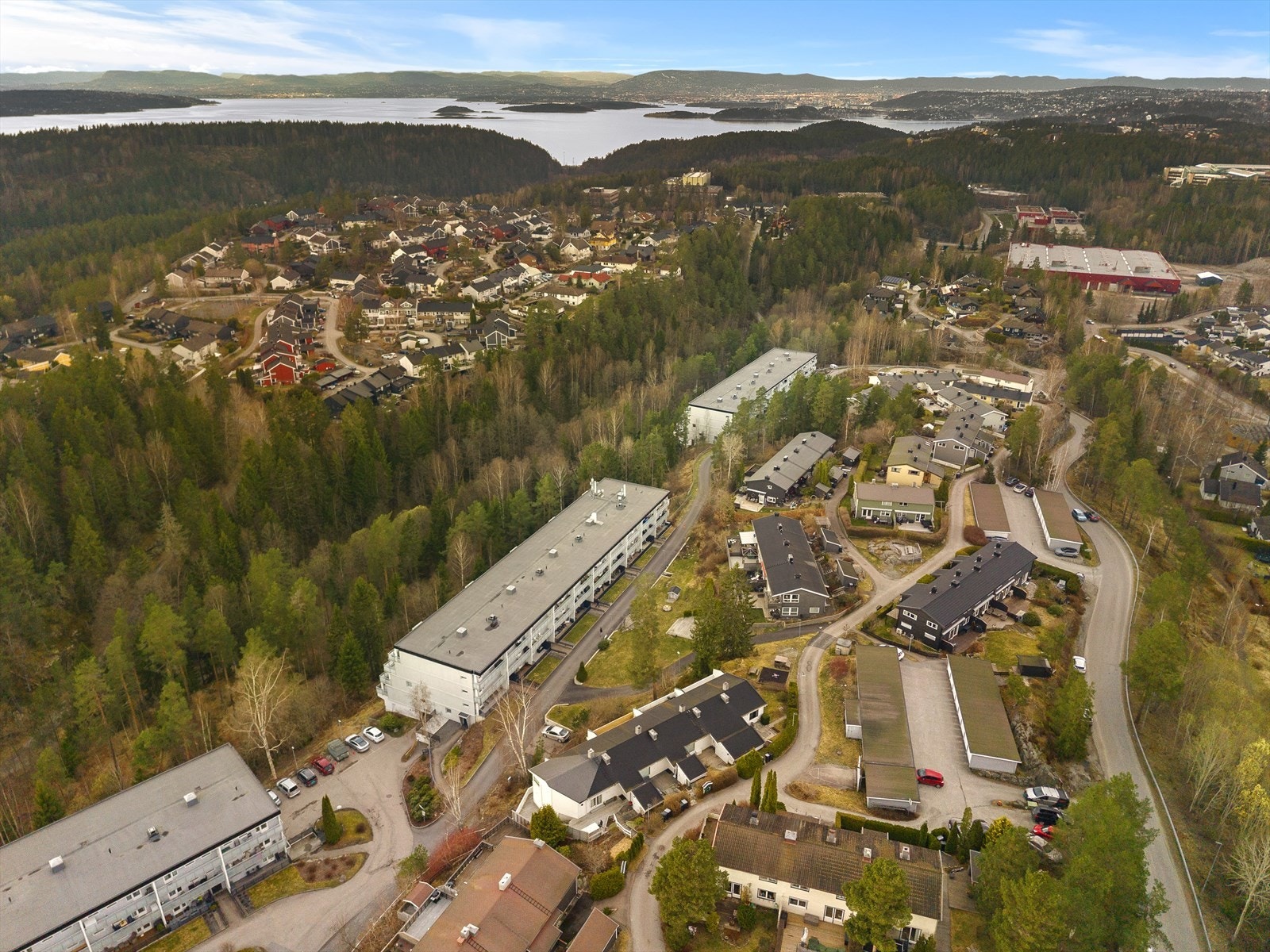 Kort vei til Vassbonn barneskole og Ingieråsen ungdomsskole. Galleribilde