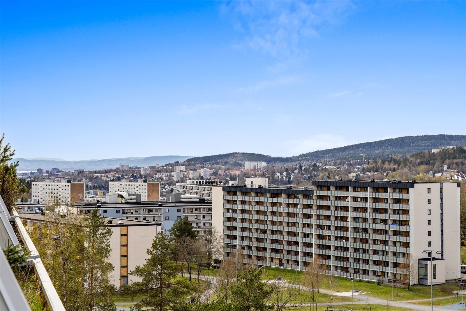 Fra eiendommen er det gåavstand til flere ballbaner og idrett for barn og voksne i alle aldre. Galleribilde