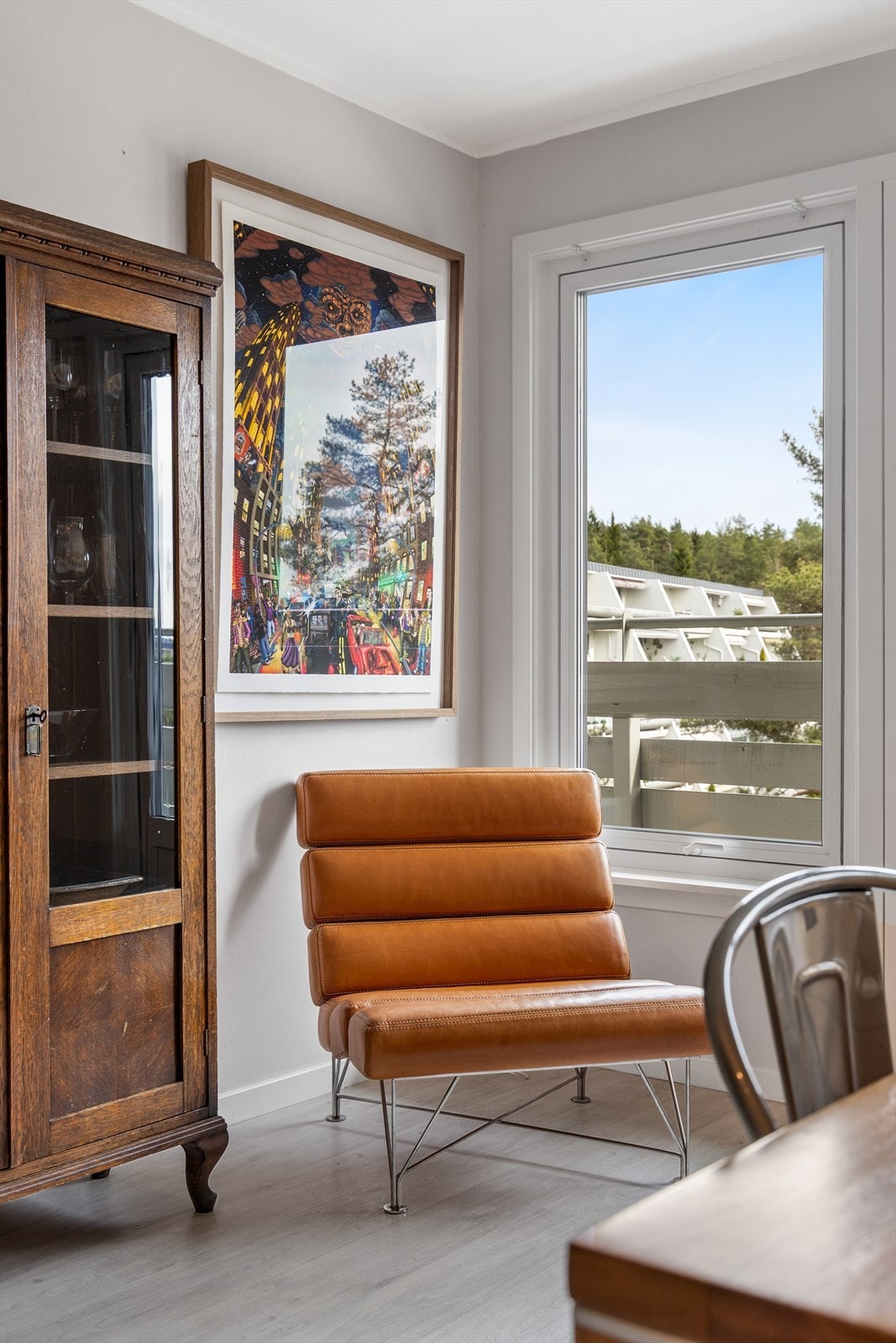 Vindusflatene gir en fin kontakt med uteområdene. Galleribilde