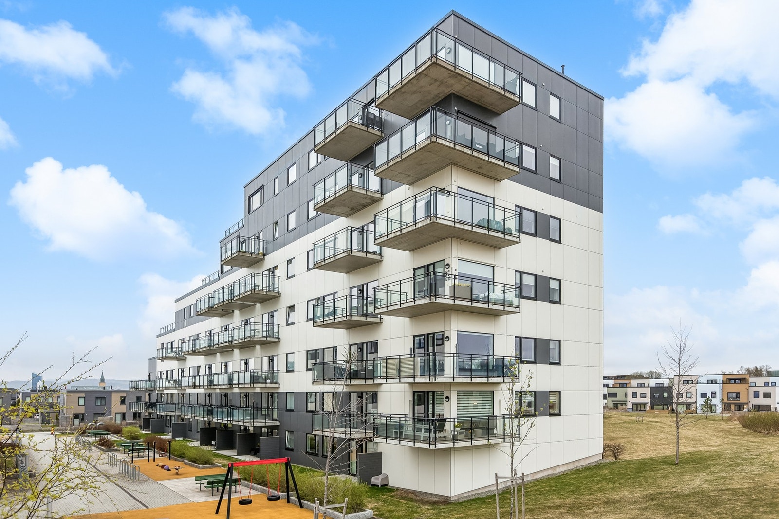 Dette er en lekker 3-roms selveier fra 2018 med god beliggenhet i 3.etg. Galleribilde