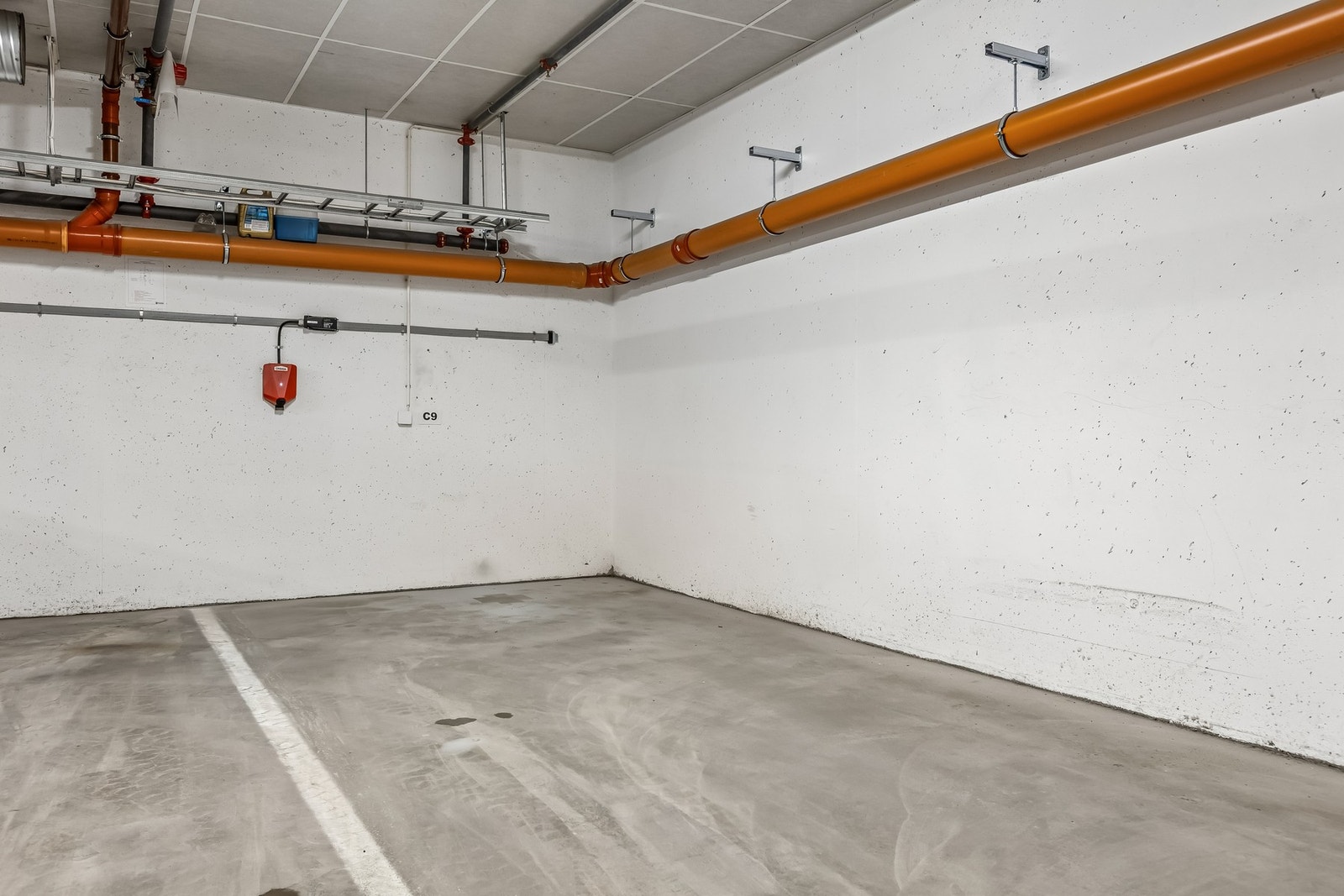 Parkeringsplass i oppvarmet p-kjeller - praktisk og bekvemt i hverdagen. Galleribilde