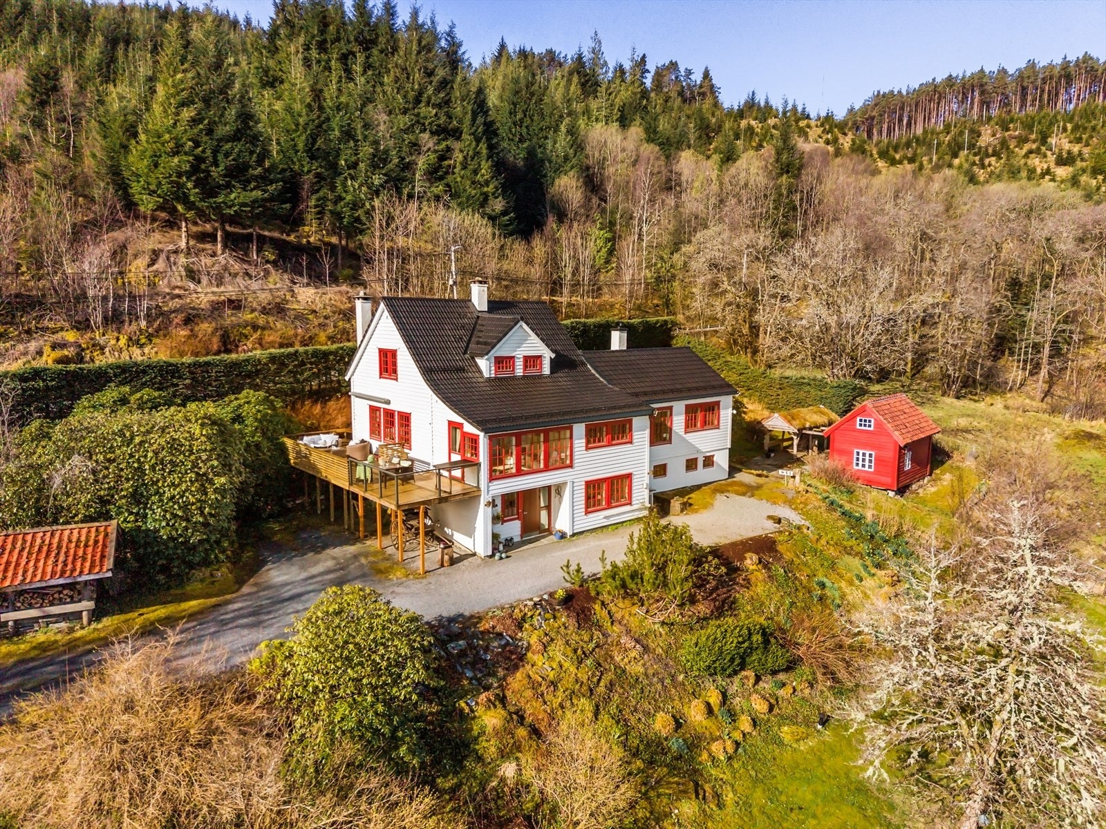 Nydelig eiendom som er klar for ny familie/eier. Galleribilde