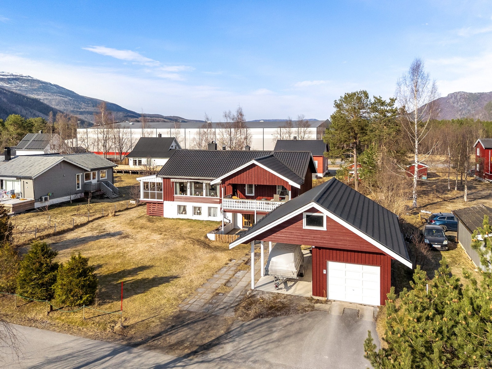 Enebolig med attraktiv, familievennlig beliggenhet i et stille og rolig boligområde på Rognan Galleribilde