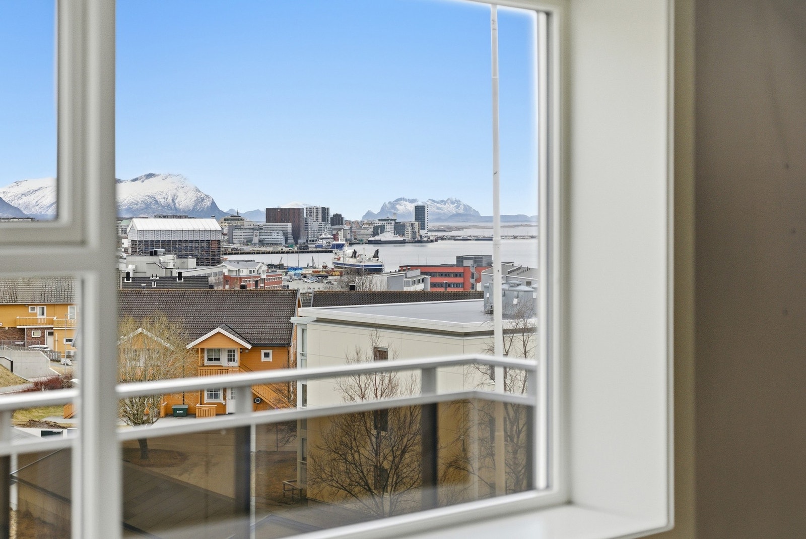 Praktfull utsikt fra stuevinduet Galleribilde