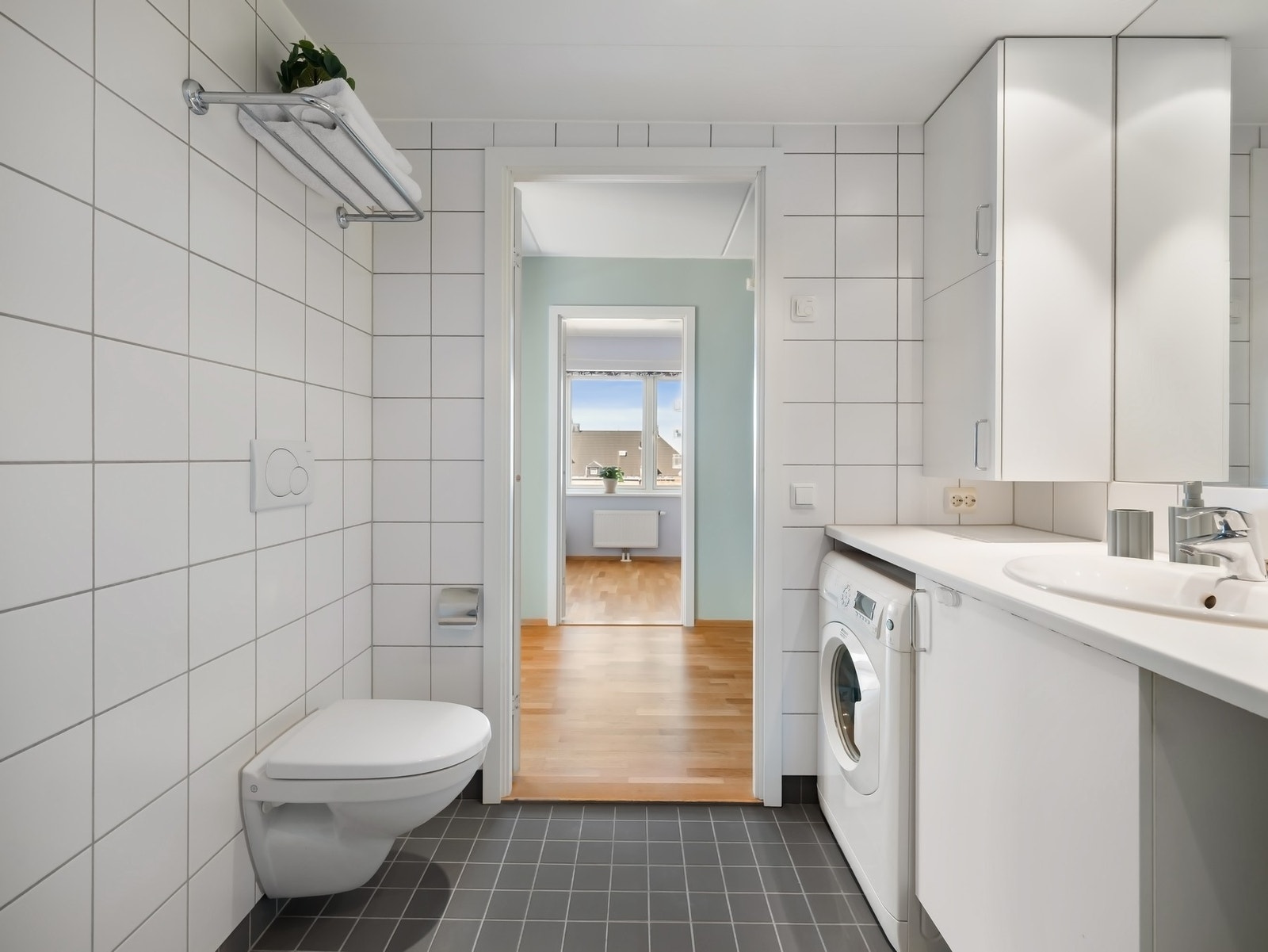 Fint plass til vaskemaskin og tørketrommel Galleribilde