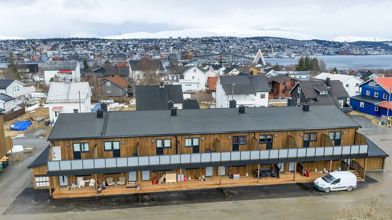 En av rekkene er ikke langt fra ferdig renovert og Myrvegen 31 vil også omtrent se slik ut når er ferdig med arbeidet Galleribilde