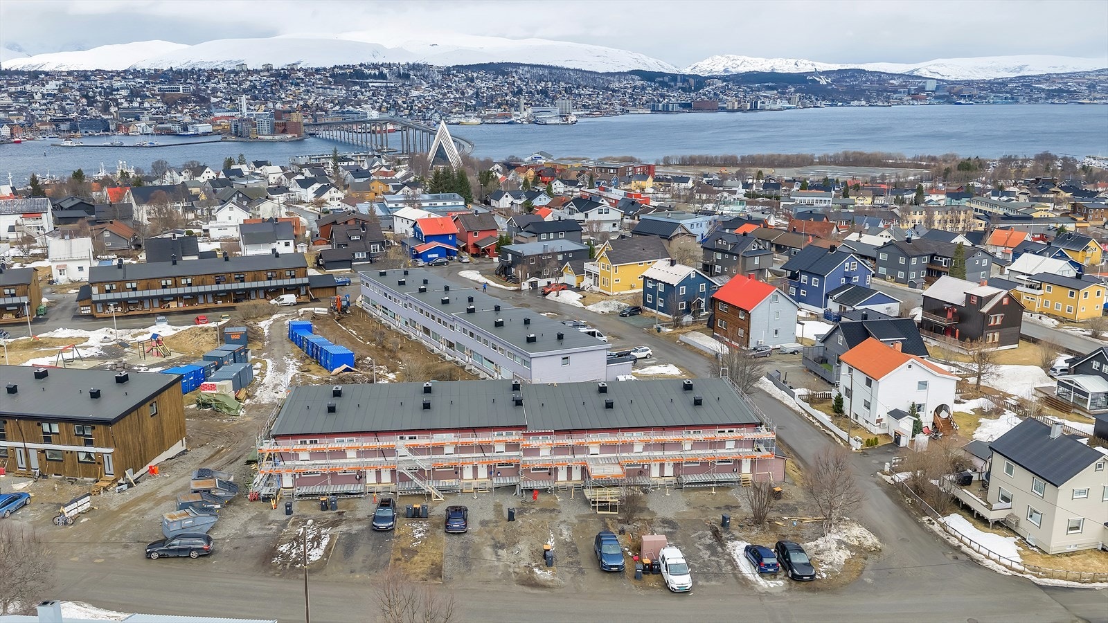 Meget sentral og fin beliggenhet i hjerte av Tromsdalen med kort veg til Ishavskatedralen og Tromsøybrua Galleribilde