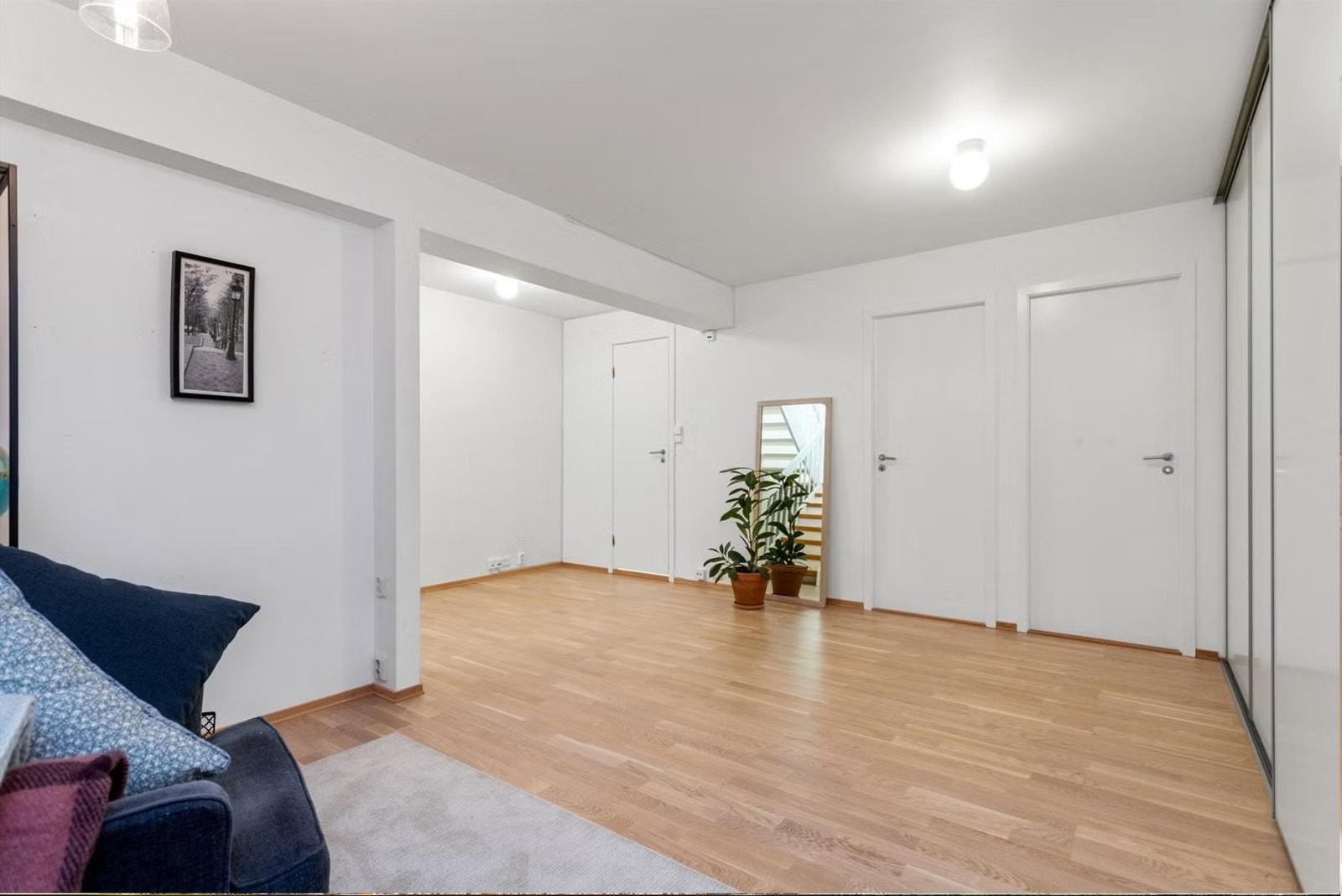 Stor tumleplass i underetasjen. Galleribilde