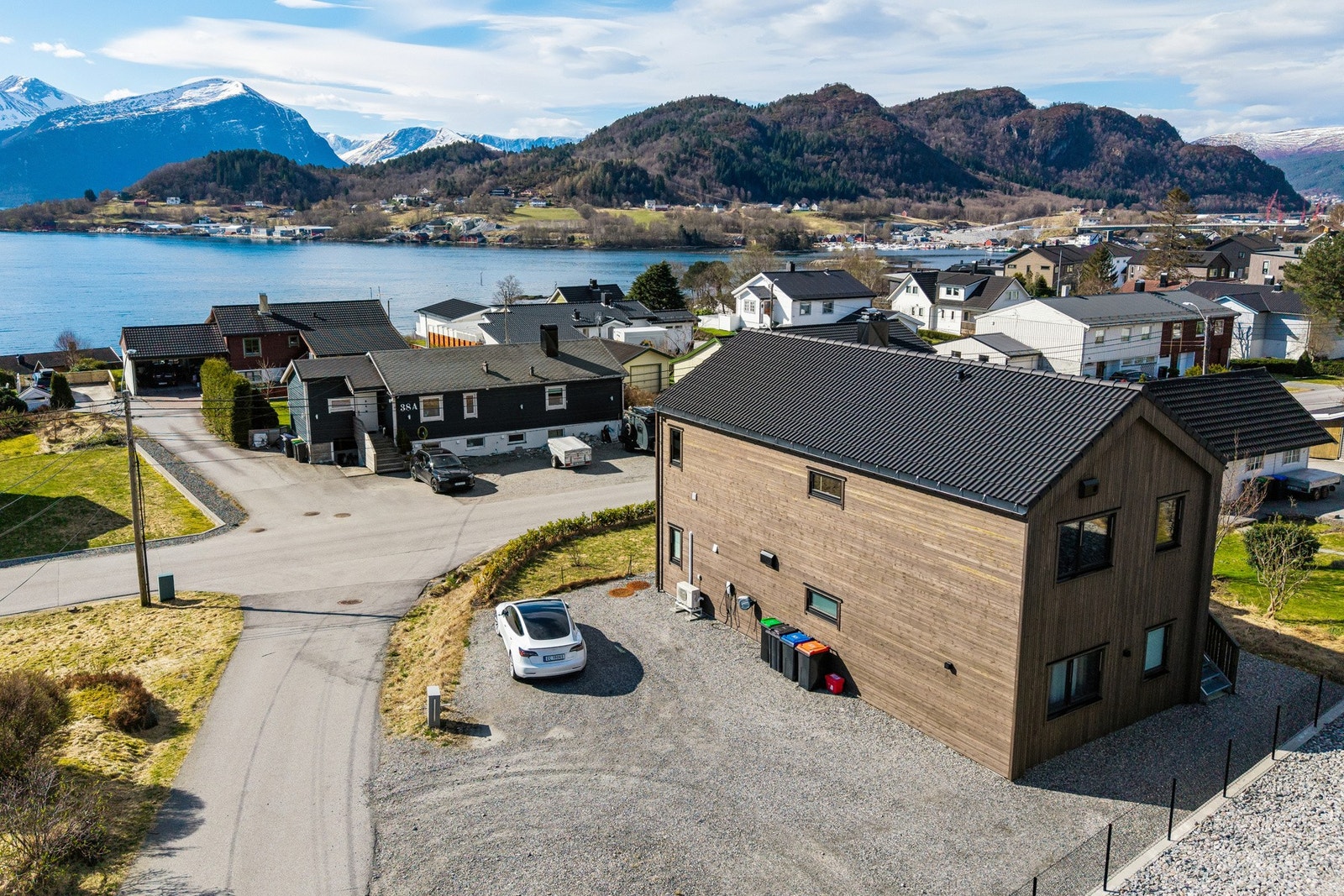 Flott beliggenhet i et etablert og barnevennlig område. Galleribilde