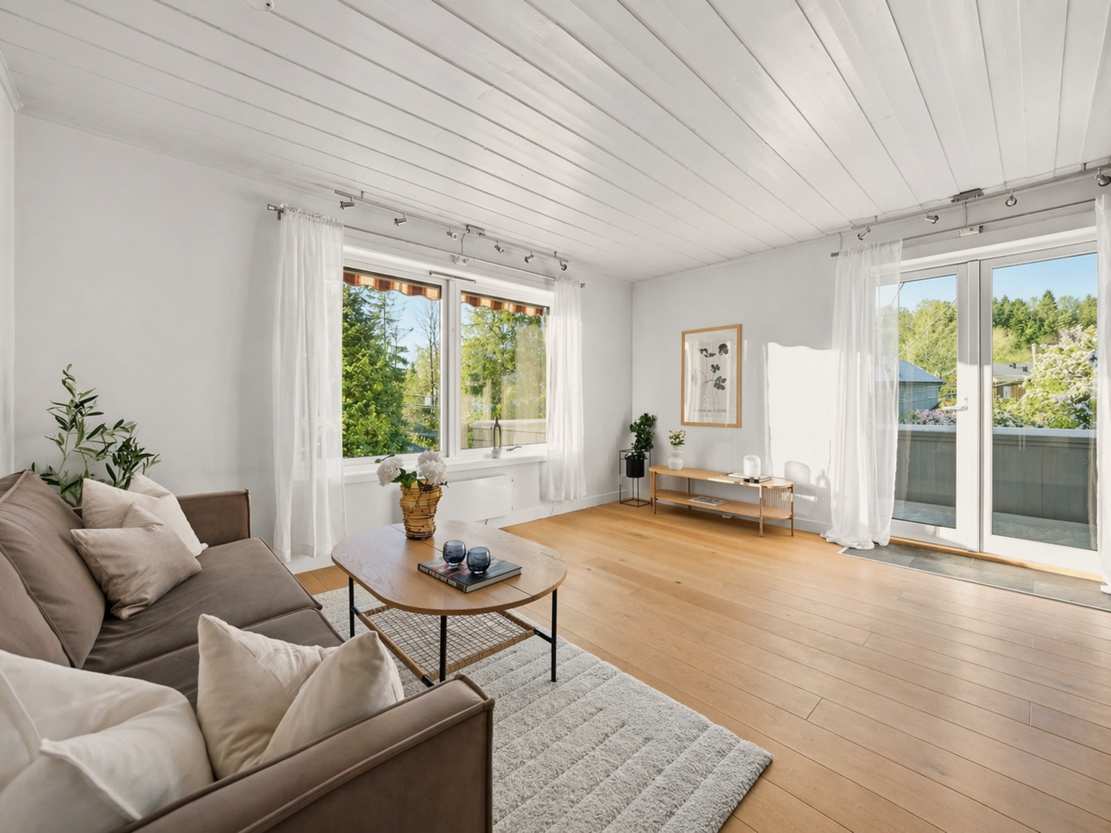 Leiligheten har store sosiale soner med gode innredningsmuligheterer. Bildet er sesongjustert med AI og er kun ment som illustrasjon. Galleribilde