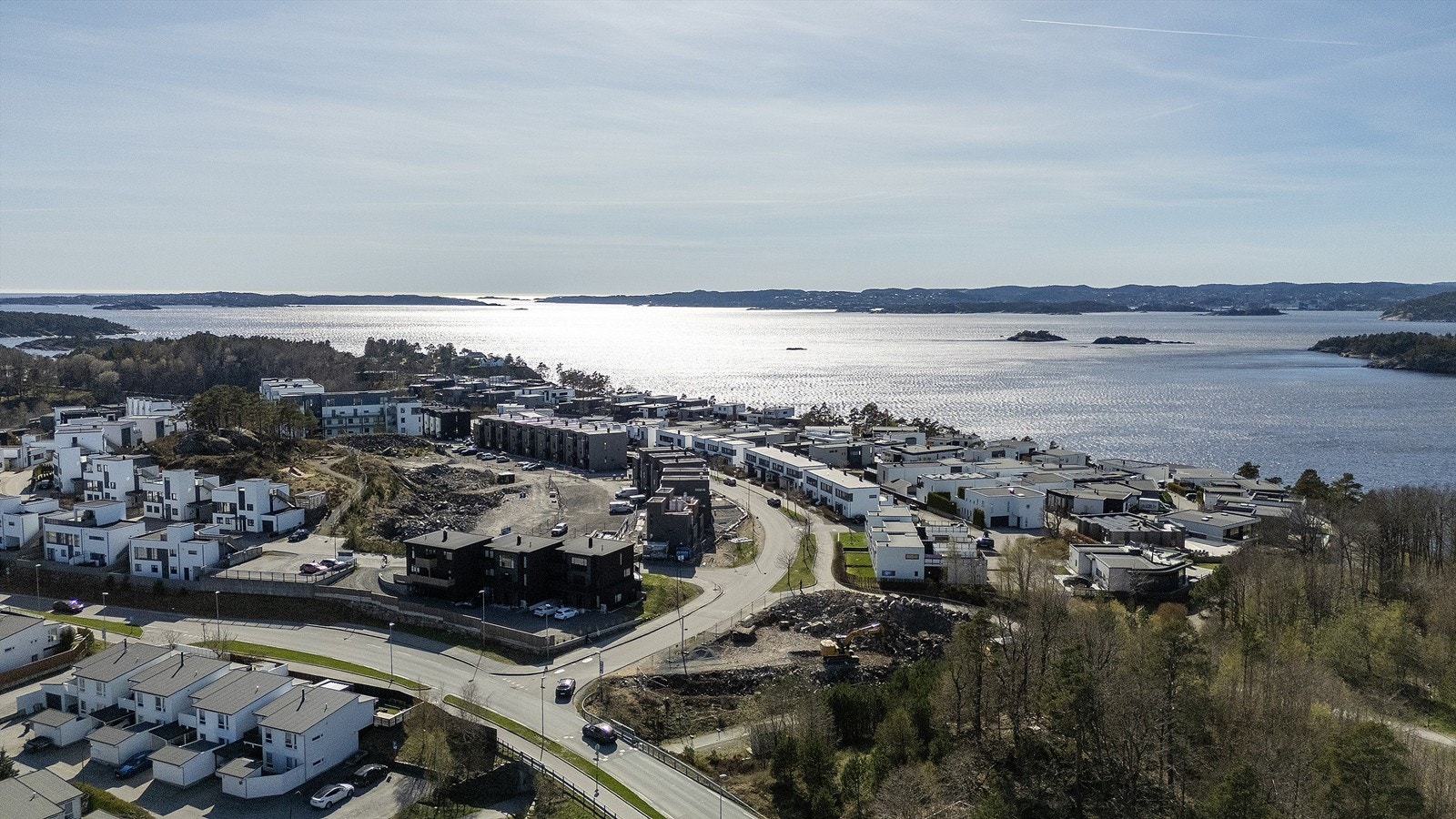 Kort vei til fellesområde og fine badeplasser. Galleribilde
