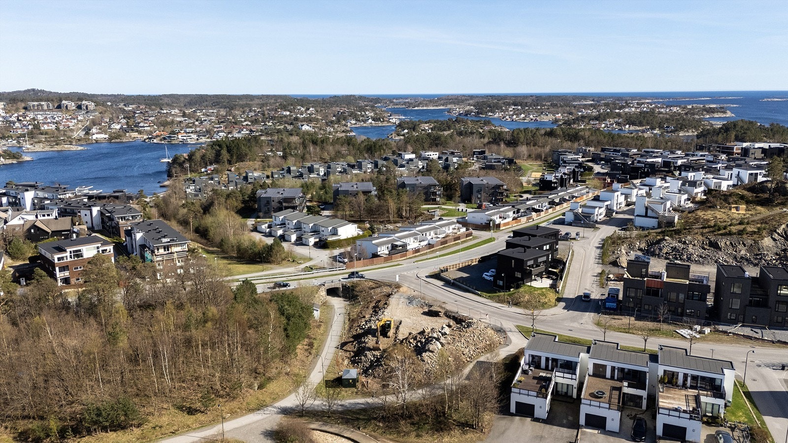 Følger du veien videre finner du flotte Dvergsnestangen og andre badeplasser. Galleribilde