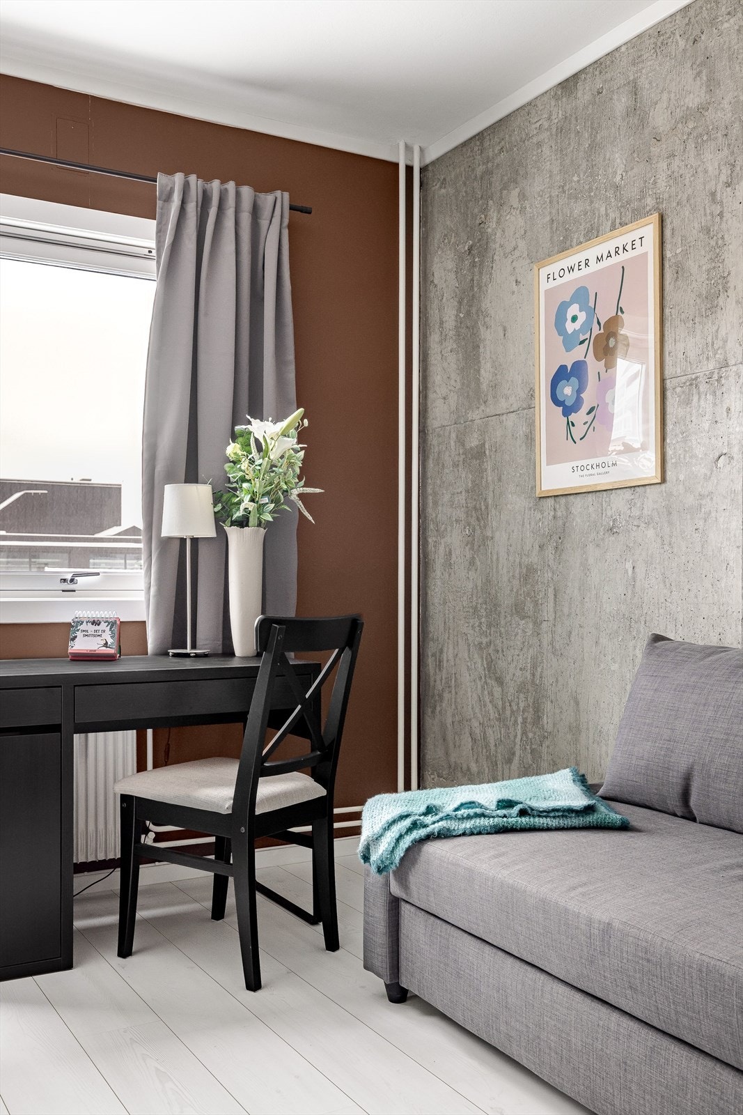 Her er det god plass til seng, skrivebord og annet ønskelig. Galleribilde