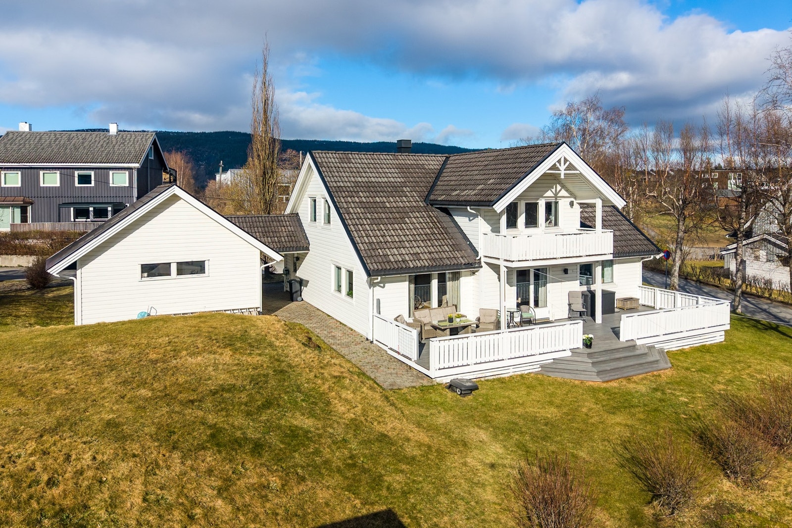 EIE eiendomsmegling har gleden av å presentere Johan Nygaardsvolds gate 32 - En romslig familiebolig i byens kanskje mest etterspurte boligområde. Foto: Kathinka Herbst v/ Vaajmoe AS Galleribilde