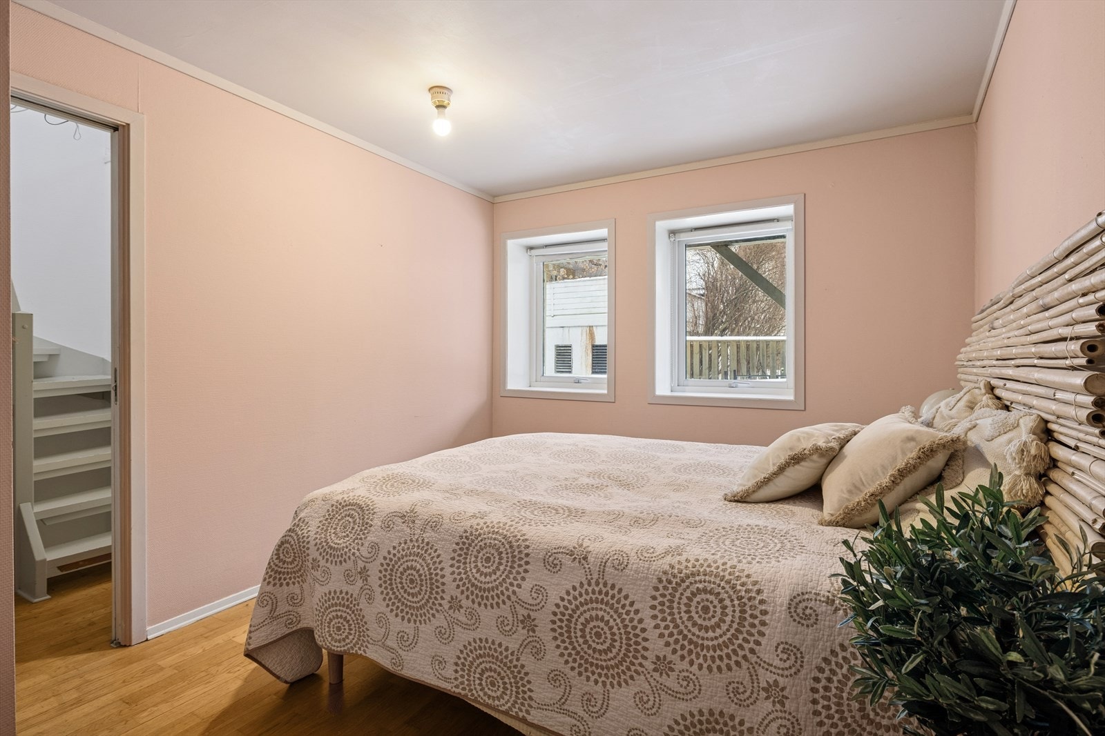 Rommet har en fin størrelse for ønsket møblement og garderobeløsning. Galleribilde