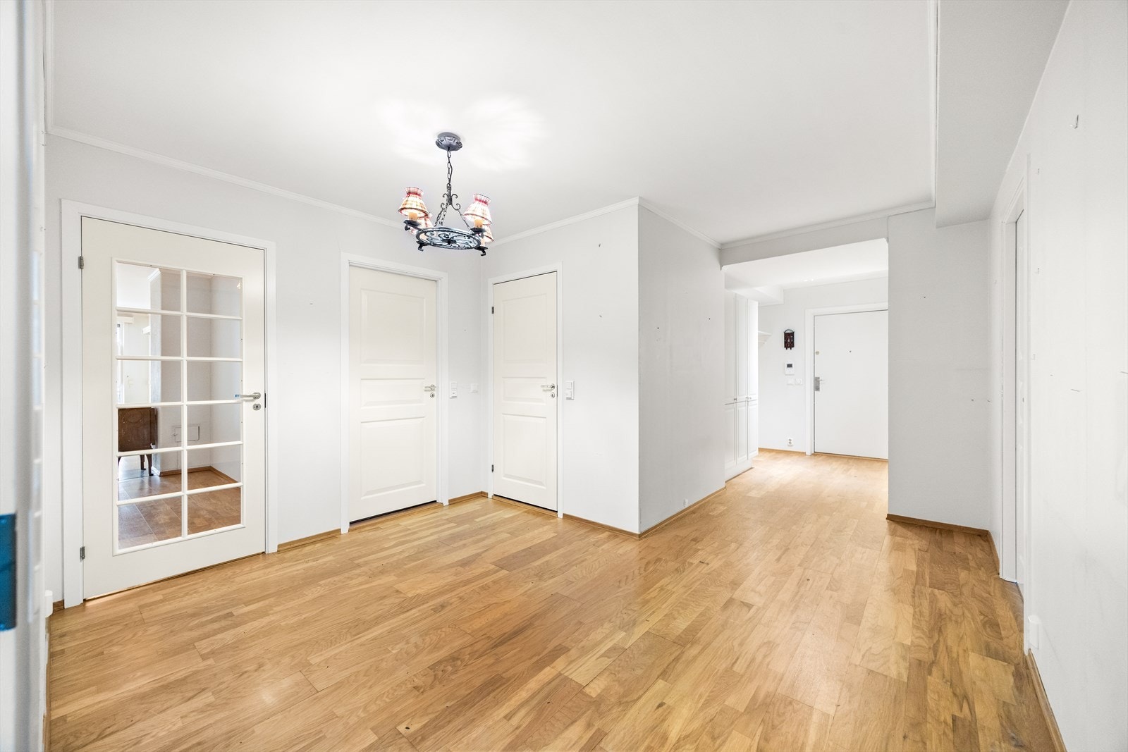 Leiligheten har stor entré/gang med masse oppbevaringsplass og adkomst til innvendig bod. Galleribilde