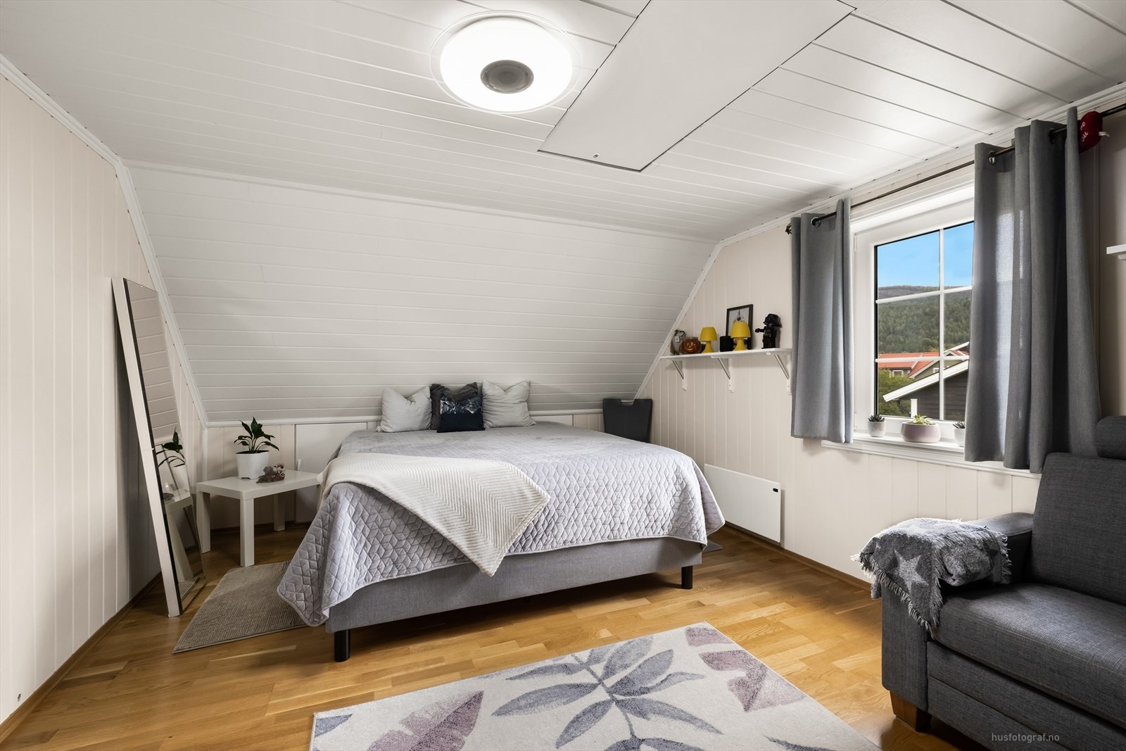 De 3 soverommene i 2. etasje er alle av god størrelse. Galleribilde