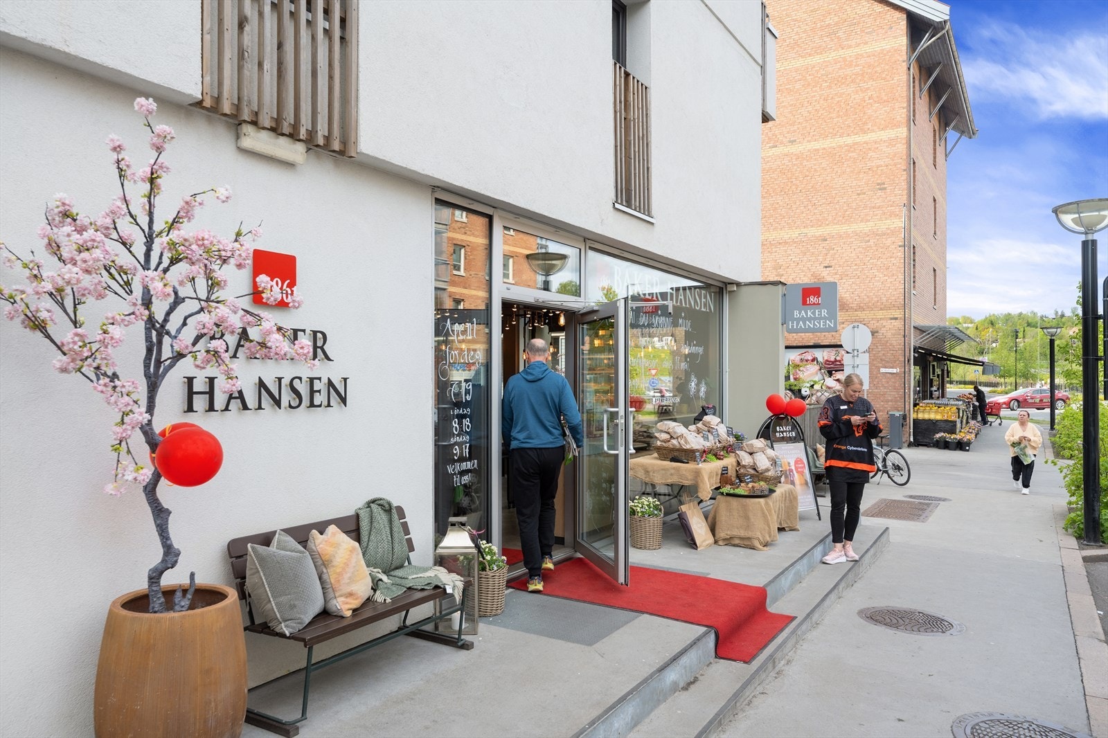 På Baker Hansen kan du ta med en god frokost på vei til jobb, eller nyte en god lunsj med venner. Galleribilde