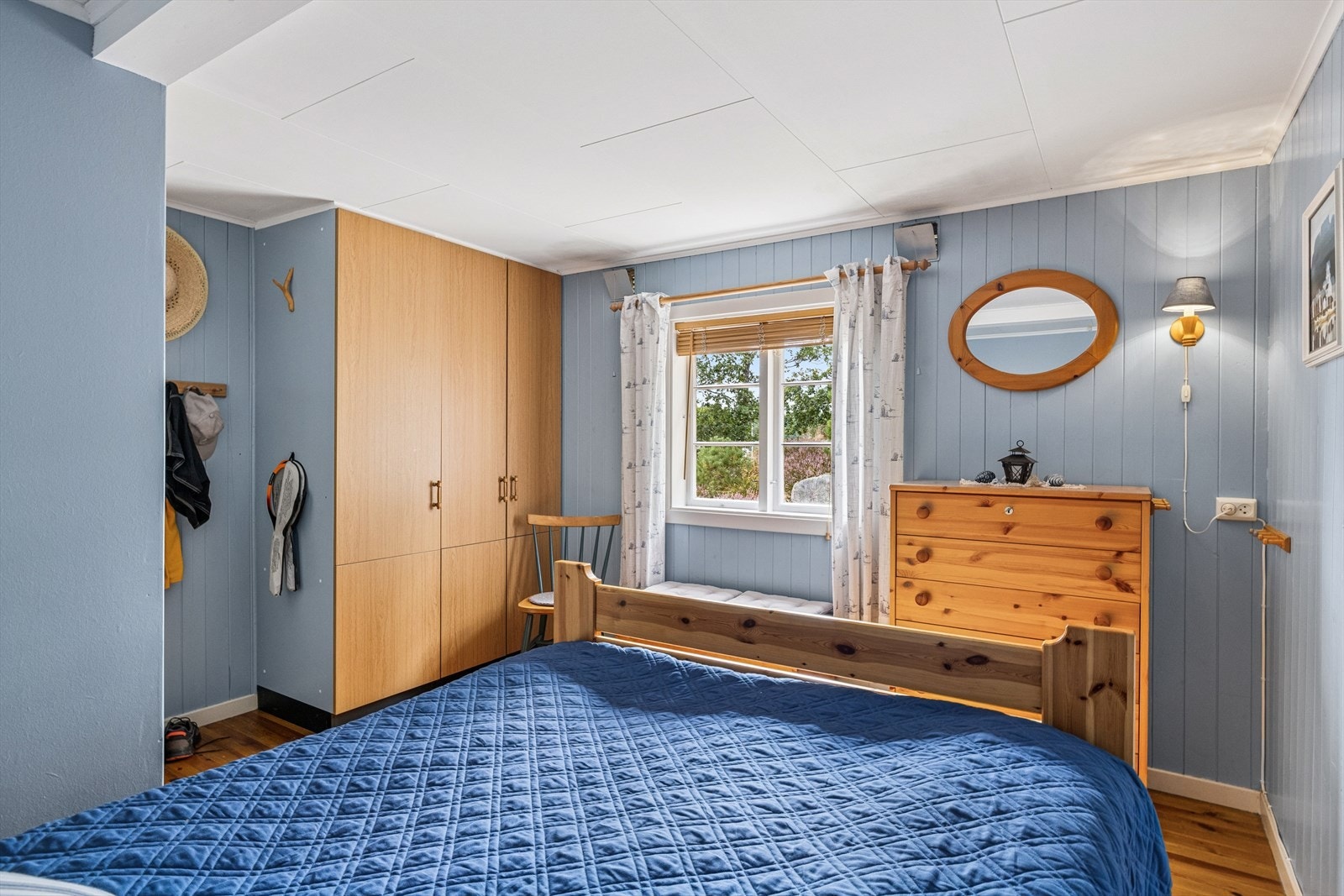 Hovedsoverommet har god plass til dobbeltseng og garderobeskap. Galleribilde
