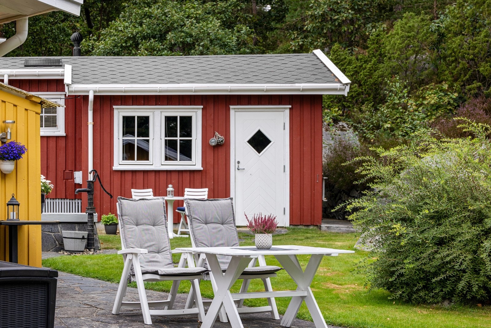 Annekset har fått ny shingel på taket i 2013. Galleribilde