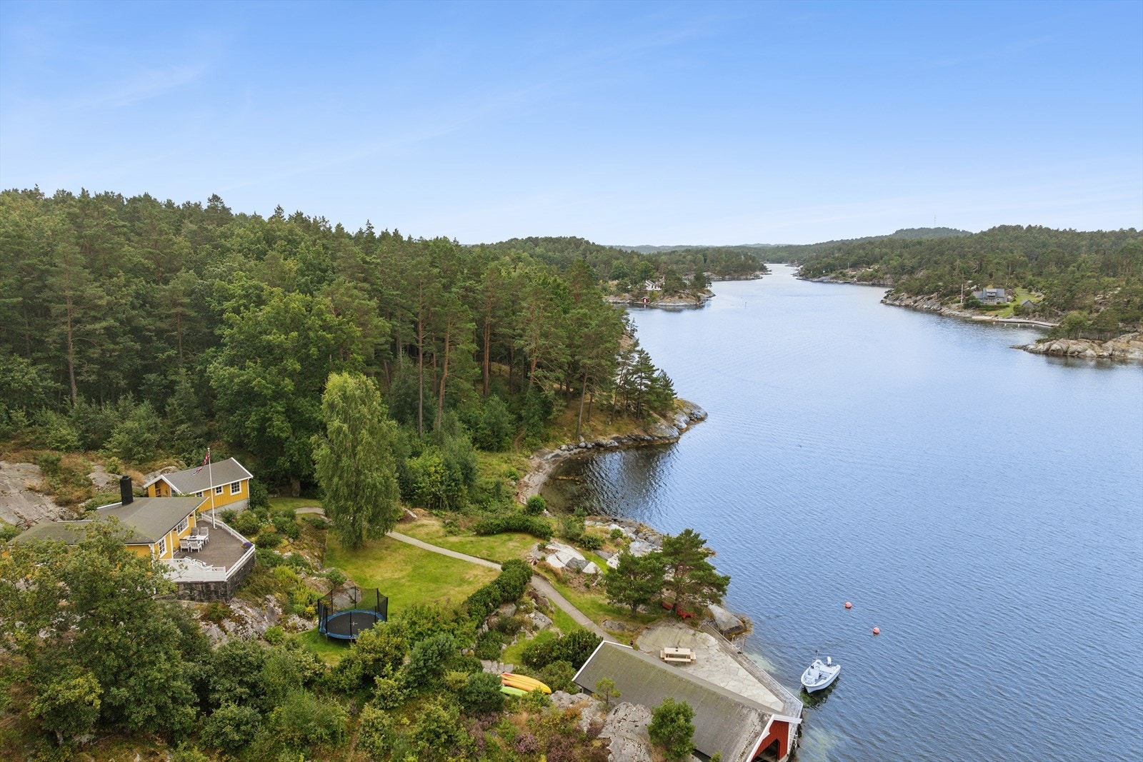 En idyllisk og tilbaketrukket plassering med gode solforhold. Galleribilde