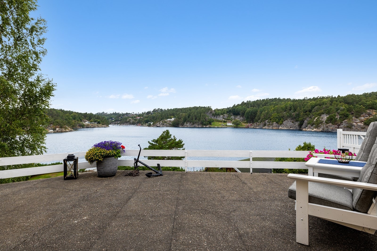 Terrasse til stor glede på gode og varme sommerdager. Upåklagelig utsikt! Galleribilde