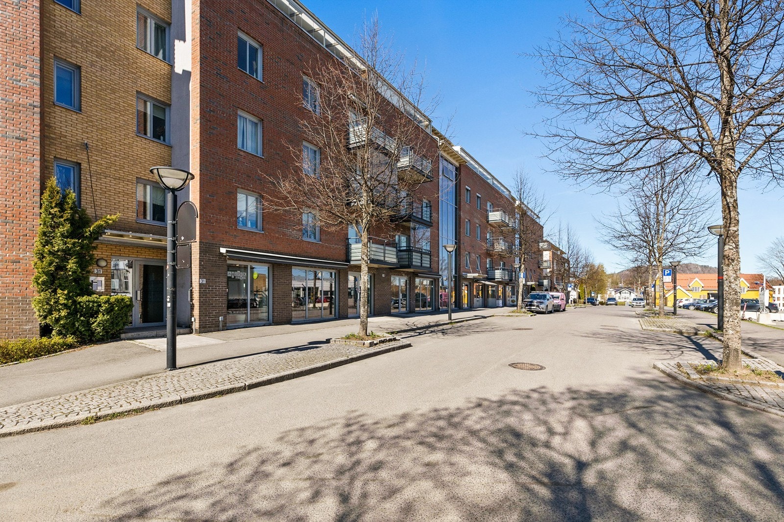 Boligen ligger sentralt til i Asker med kort vei til alt Asker sentrum har å by på. Galleribilde