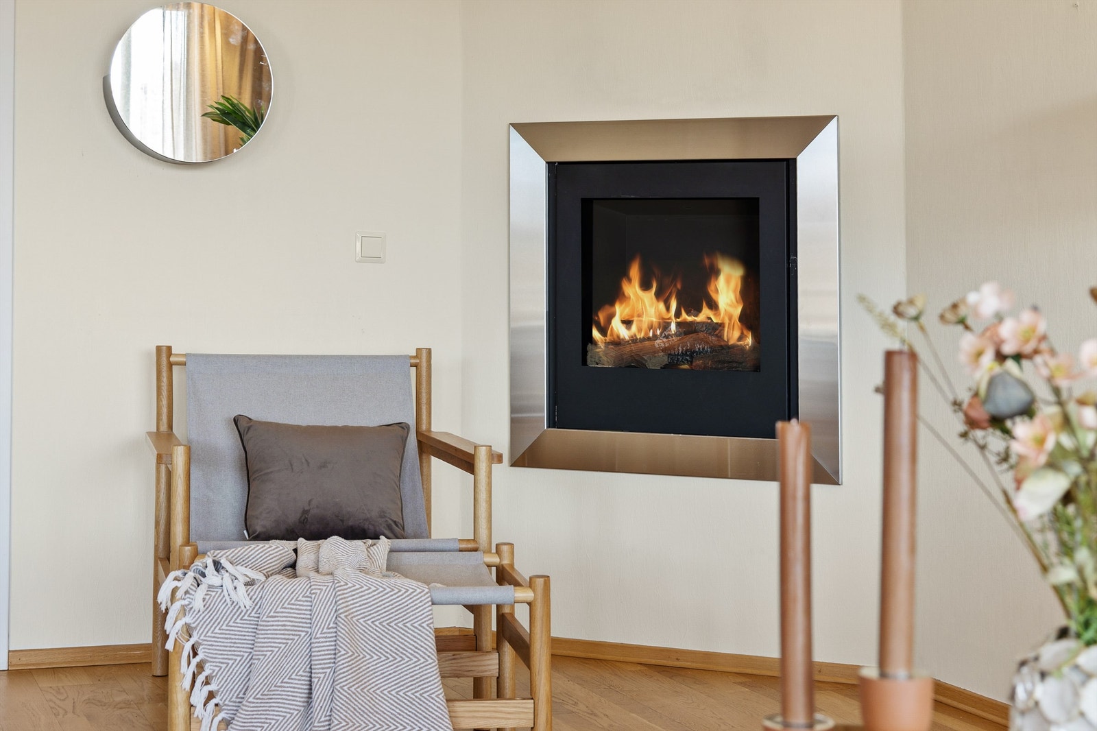 I stuen er det gasspeis for ekstra varme og hygge på kjølige dager. Galleribilde