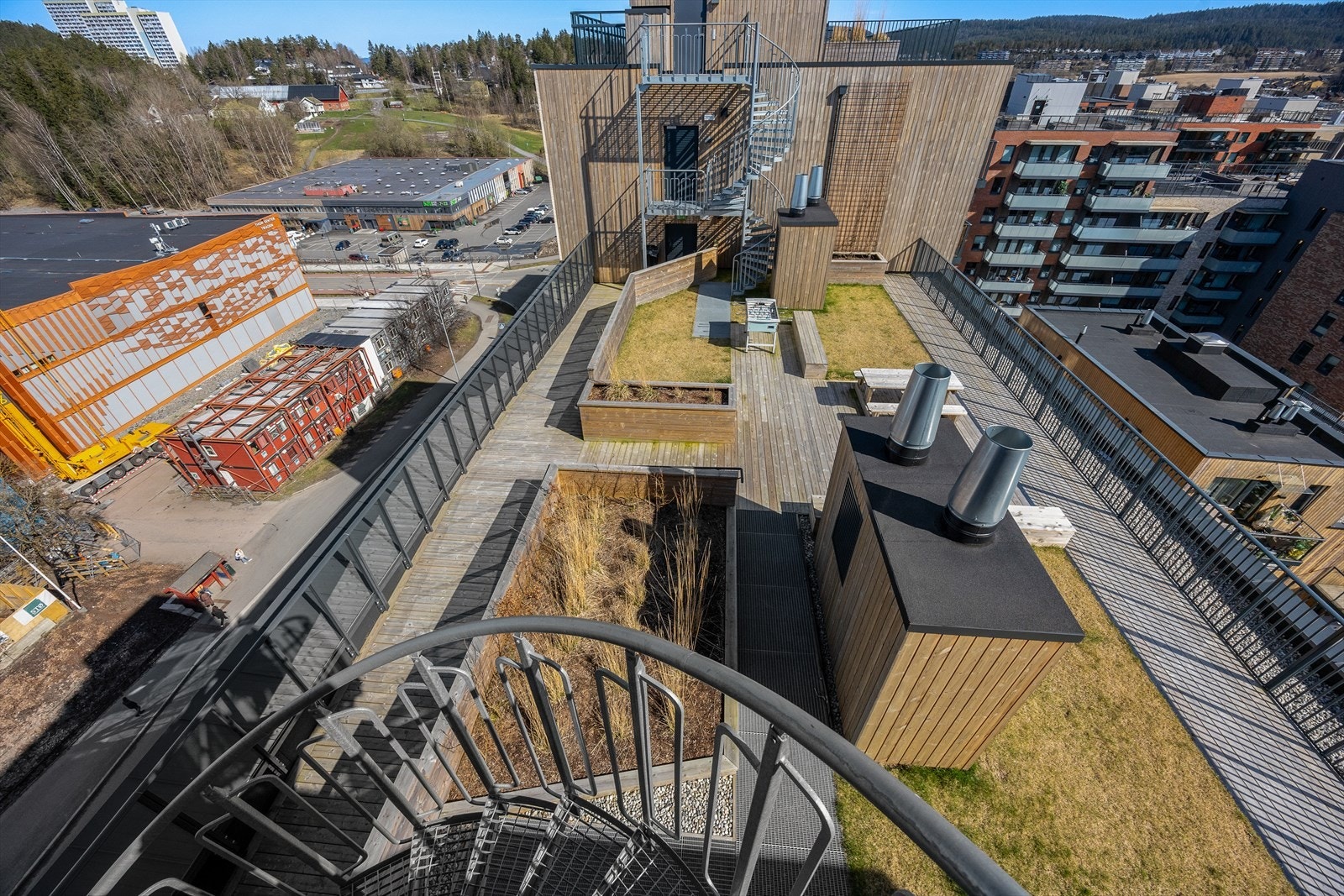 Borettslaget har flotte, felles takterrasser tilgjengelig for alle beboere. Galleribilde