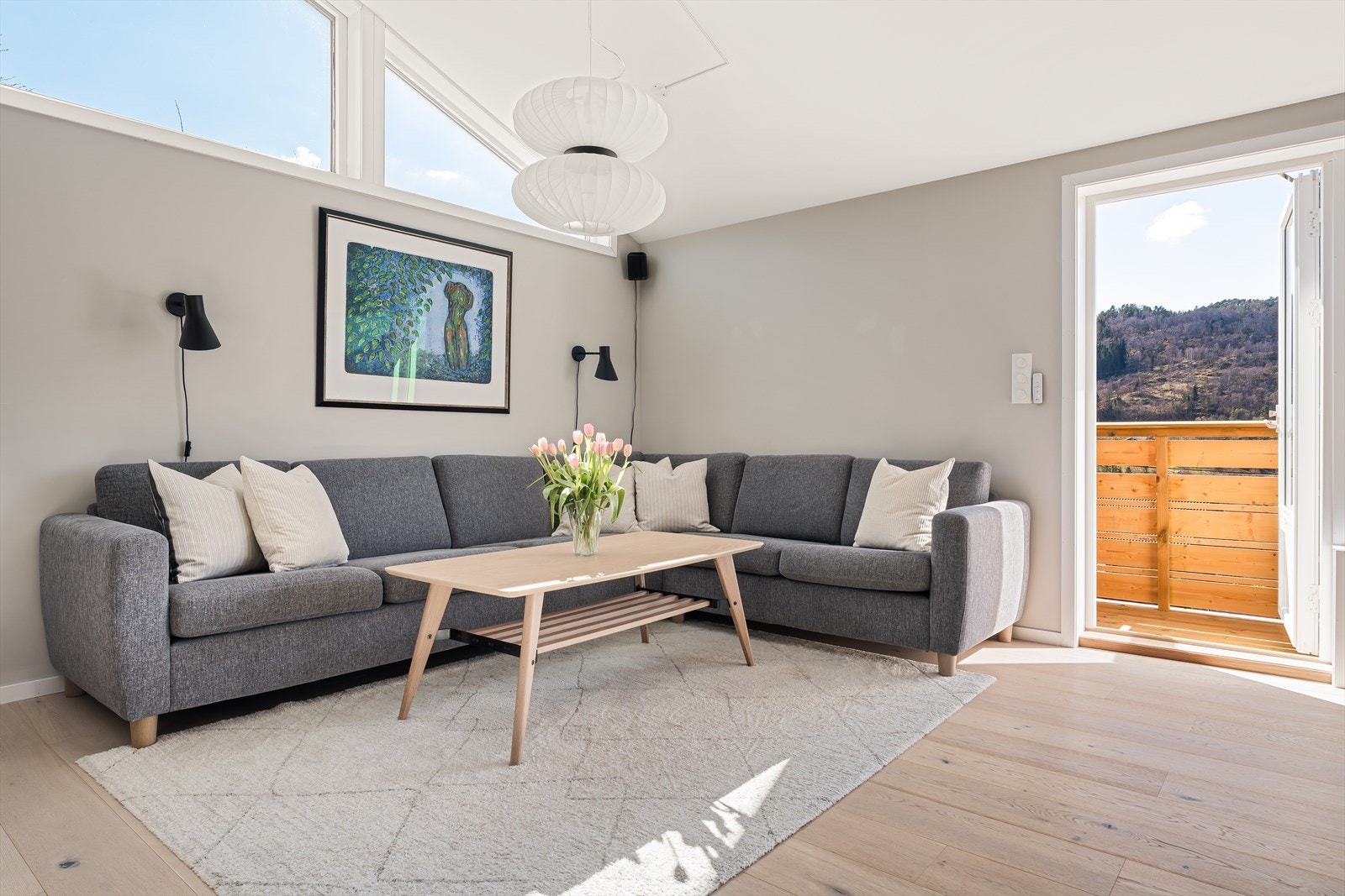 Boligen holder en gjennomgående god standard og fremstår moderne. Galleribilde