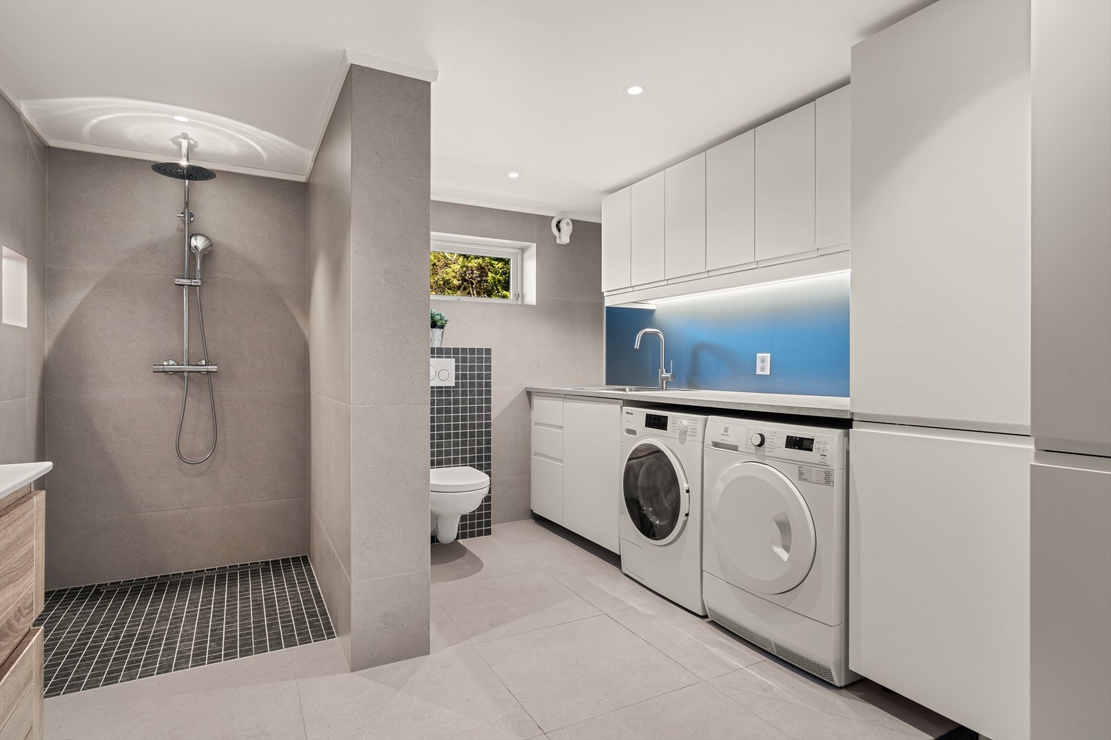 Badet har et generøst areal på 11,4 m². Galleribilde