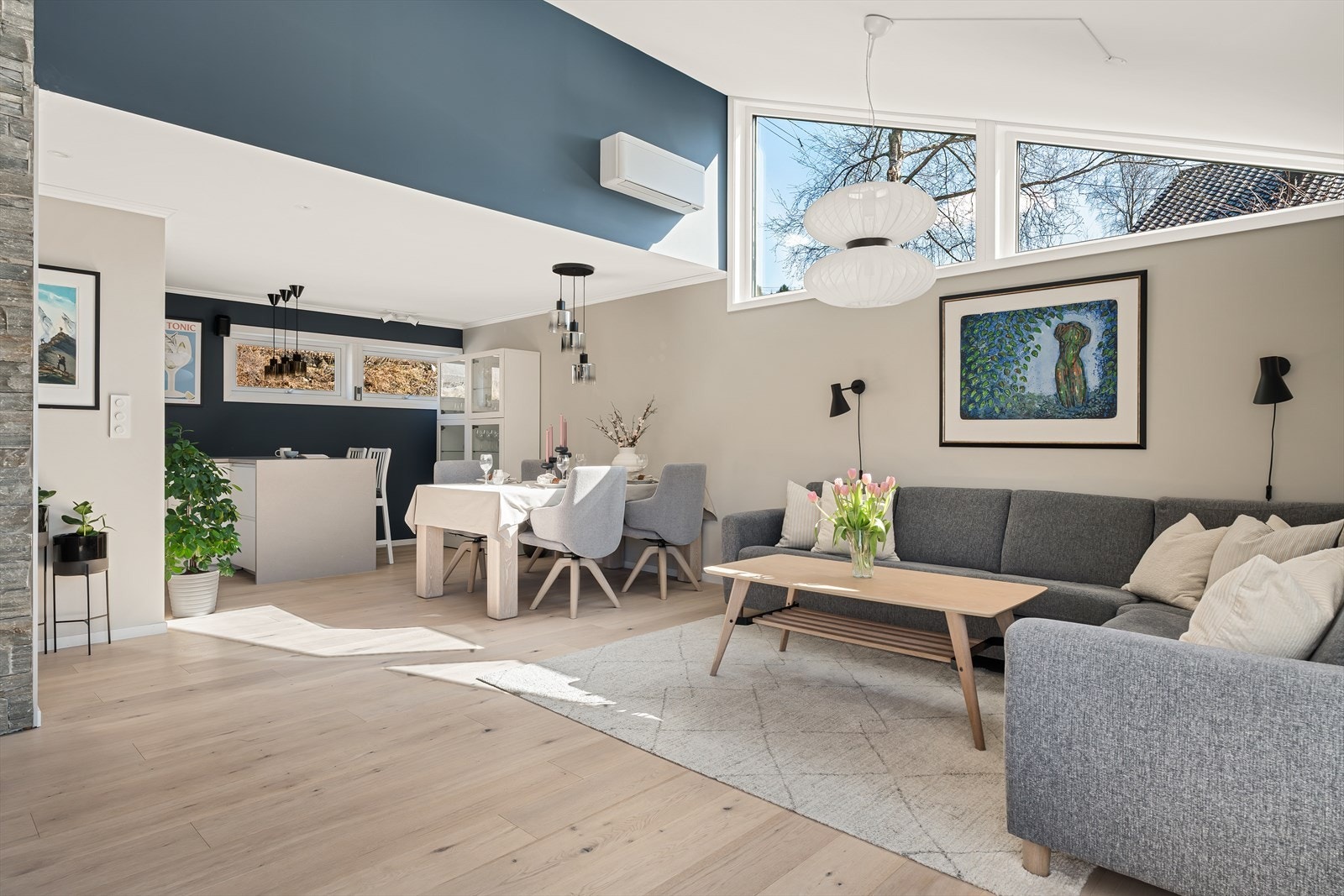 Aktiv Eiendomsmegling v/ Nika Nasibi har gleden av å presentere Kjelåvegen 11. Foto: Veim Media. Galleribilde
