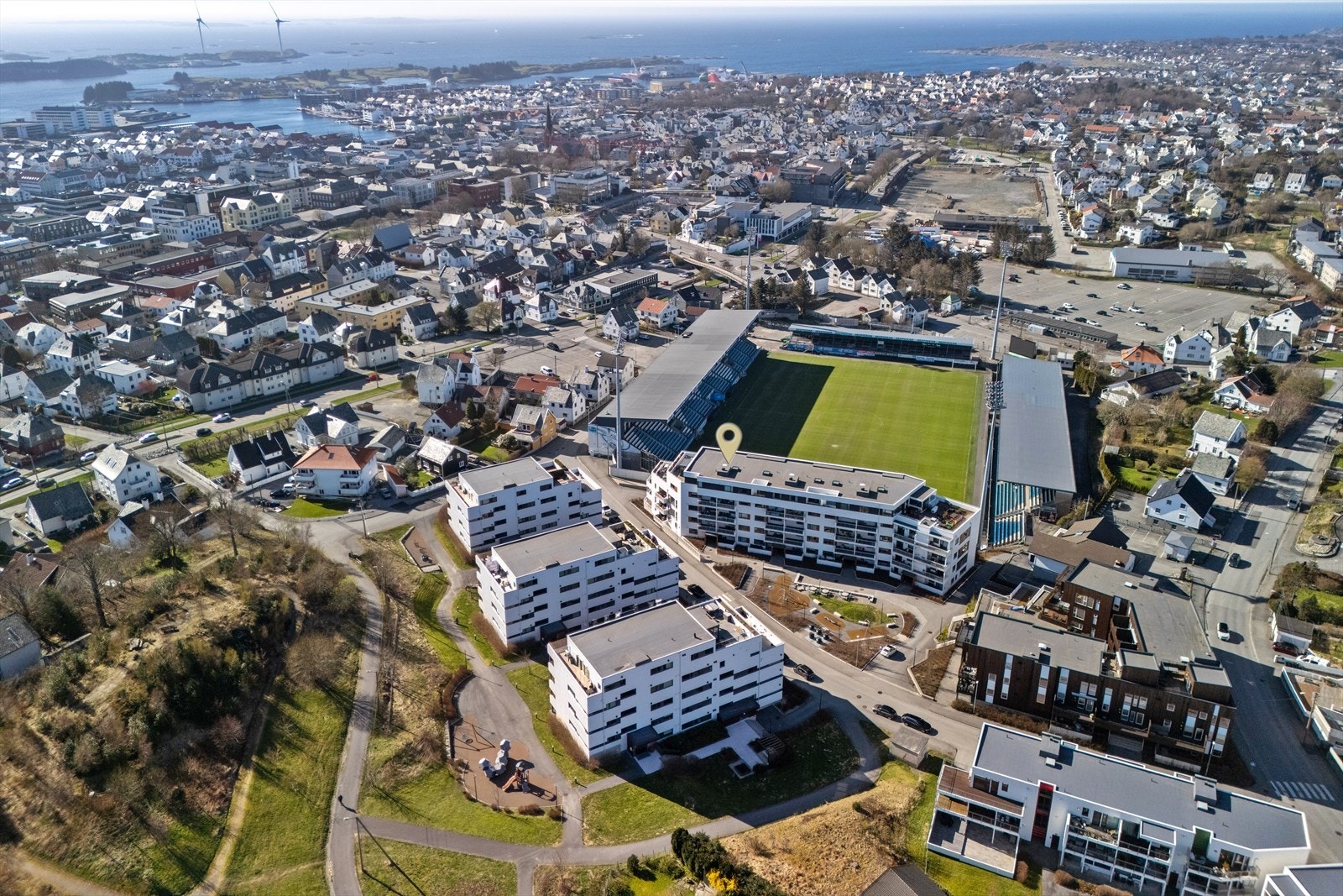 I nærområde ligger også friområdet Hollenderhaugen med hyggelige turveier, samt nærhet til Vangen med bade- og turmuligheter Galleribilde